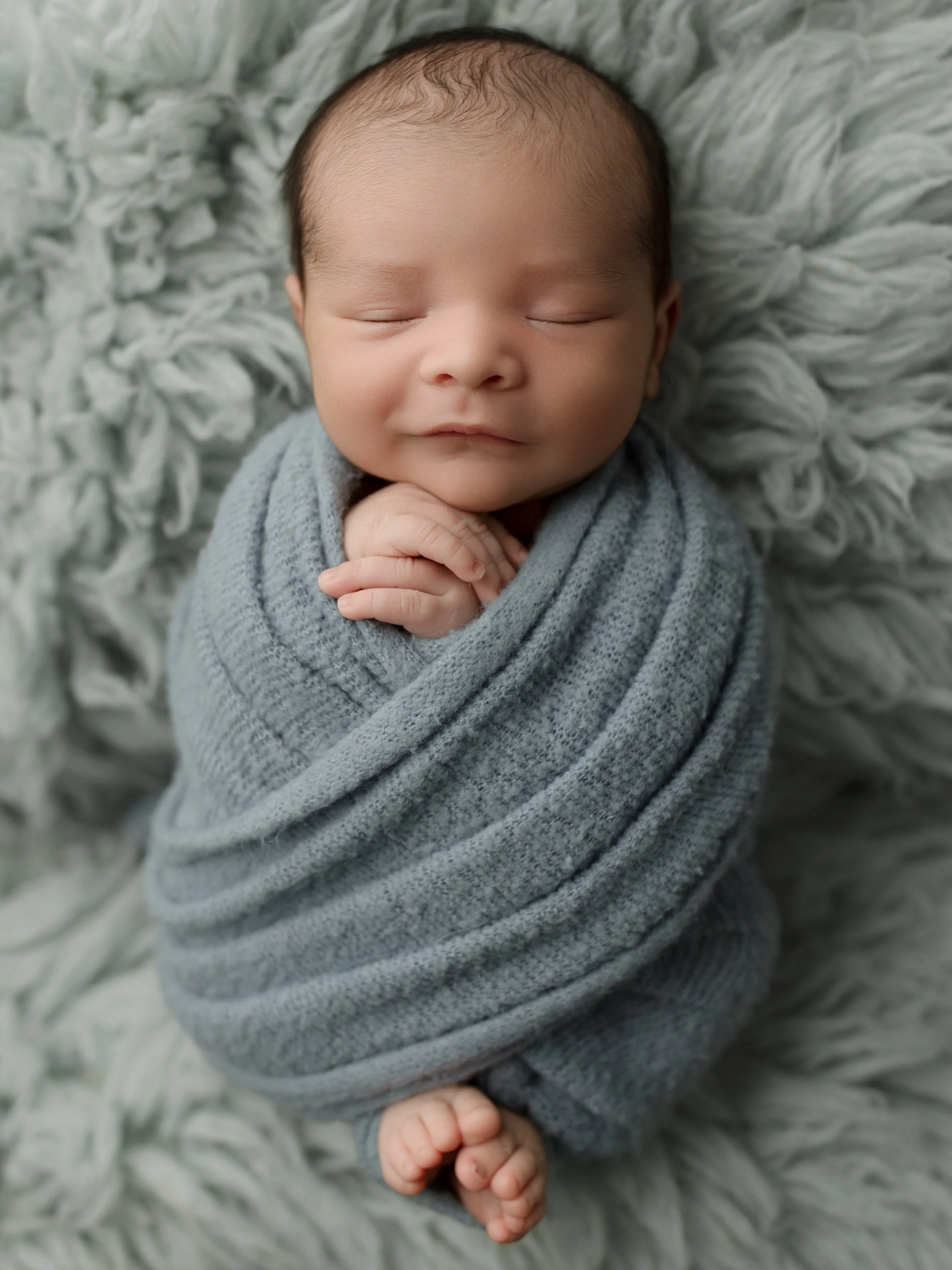 Newborn sessions aren&rsquo;t just about the photos&hellip; they&rsquo;re about pausing to soak in how small they are right now, knowing they won&rsquo;t stay this way for long.

As a parent, you hear people tell you all the time &ldquo;enjoy this mo