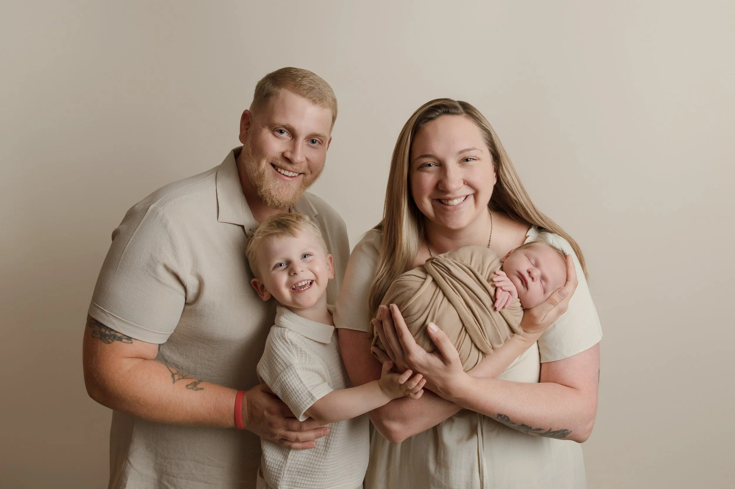 I absolutely love these family photos! Such a special moment that they get to remember forever ☺️

#Newbornphotography #NewbornPhotographer #FamilyPhotography #FamilyPhotographer #WinchesterFamilyPhotographer