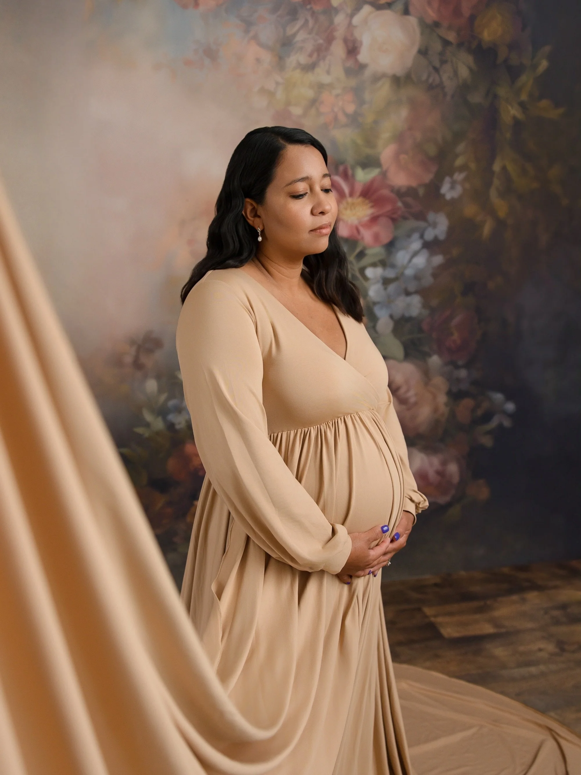 These maternity photos turned out so beautifully and this mama is gorgeous!

Whether indoor or outdoor, we can make sure that your maternity photos align with your vision so that you love them for years to come ☺️

#MaternityPhotographer #MaternityPh