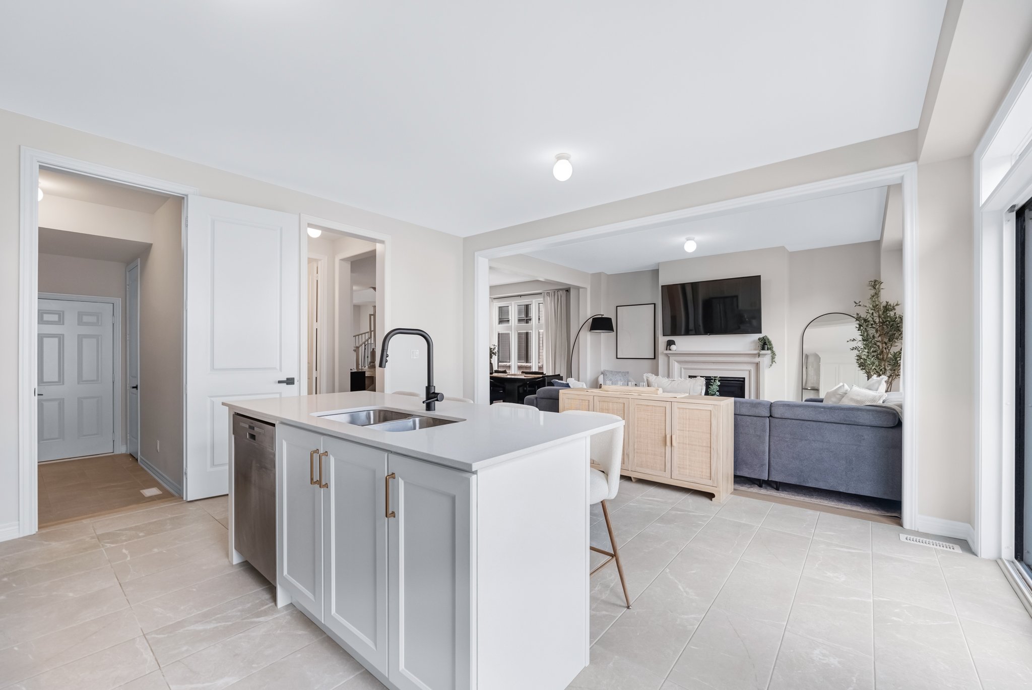 15-Ainslie-Hill-Crescent-Georgina-Web-MLS-22.jpg