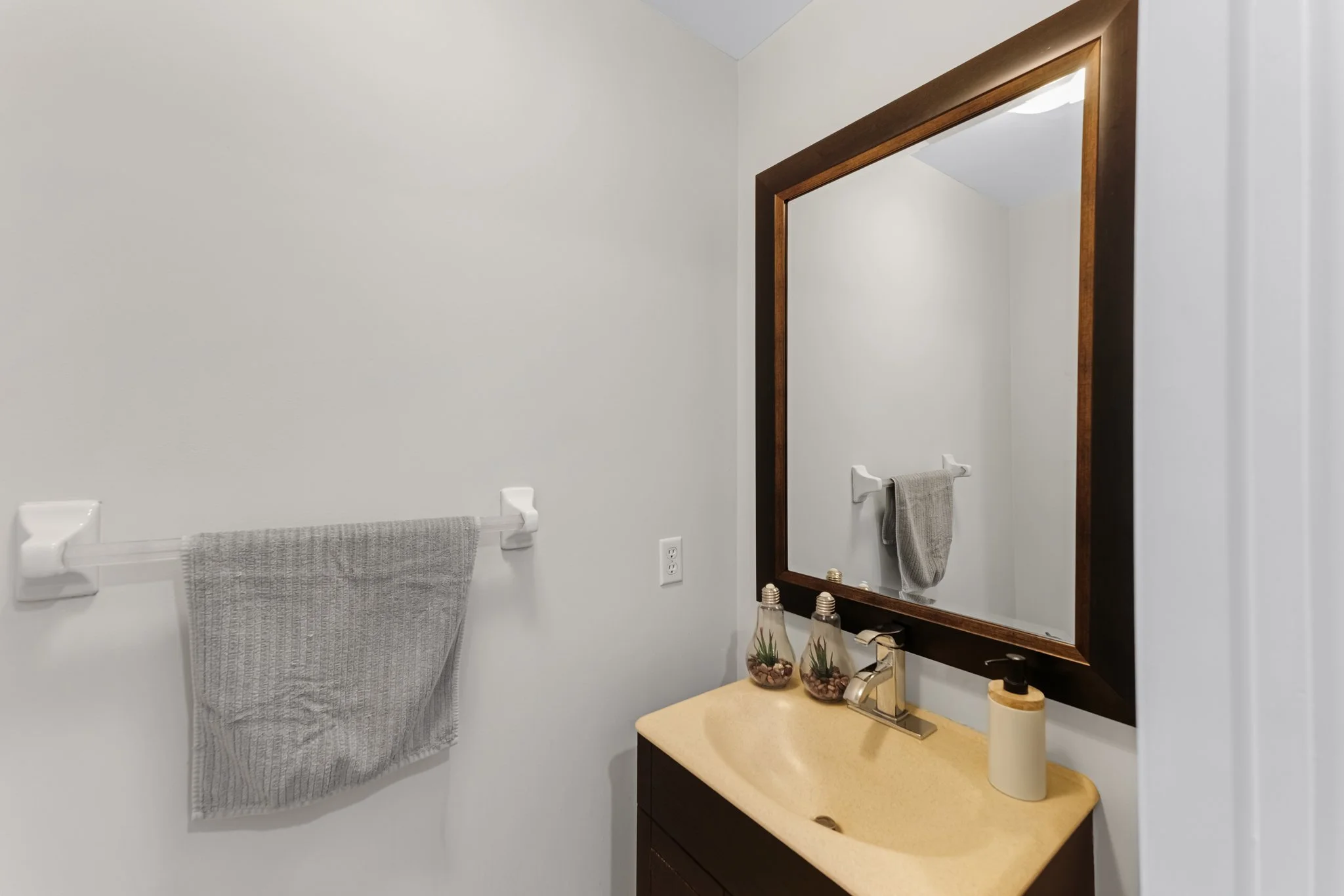 478-Heddle-Crescent-Newmarket-Web-MLS-19.jpg