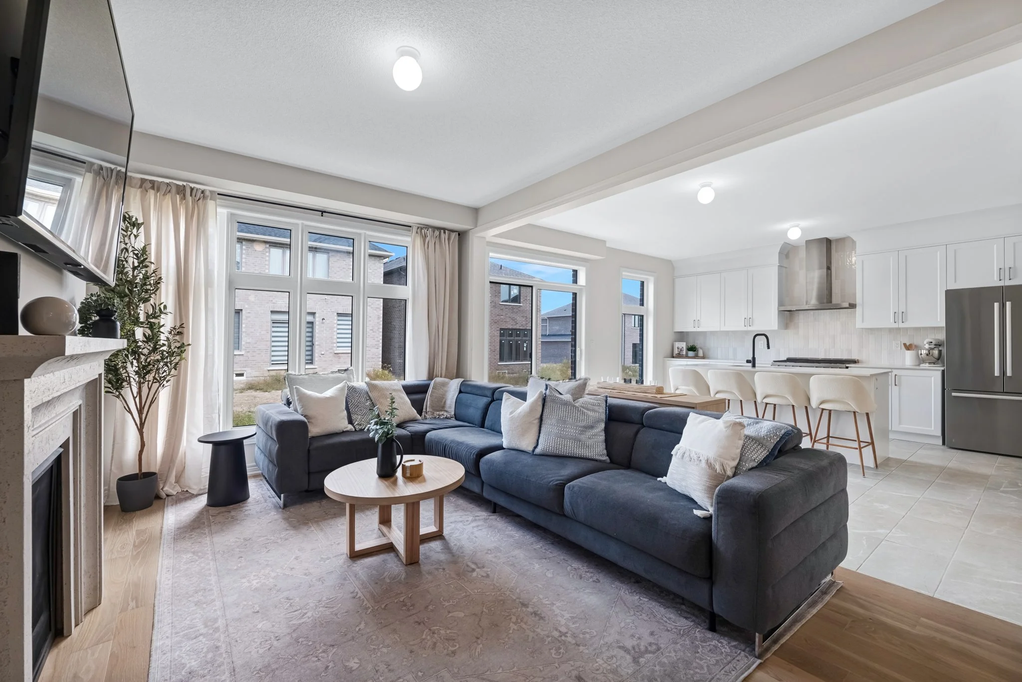 15-Ainslie-Hill-Crescent-Georgina-Web-MLS-16.jpg