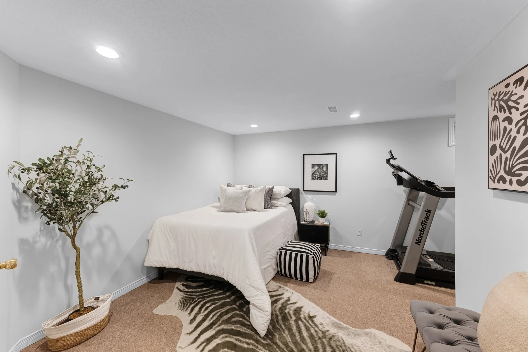 478-Heddle-Crescent-Newmarket-Web-MLS-35.jpg