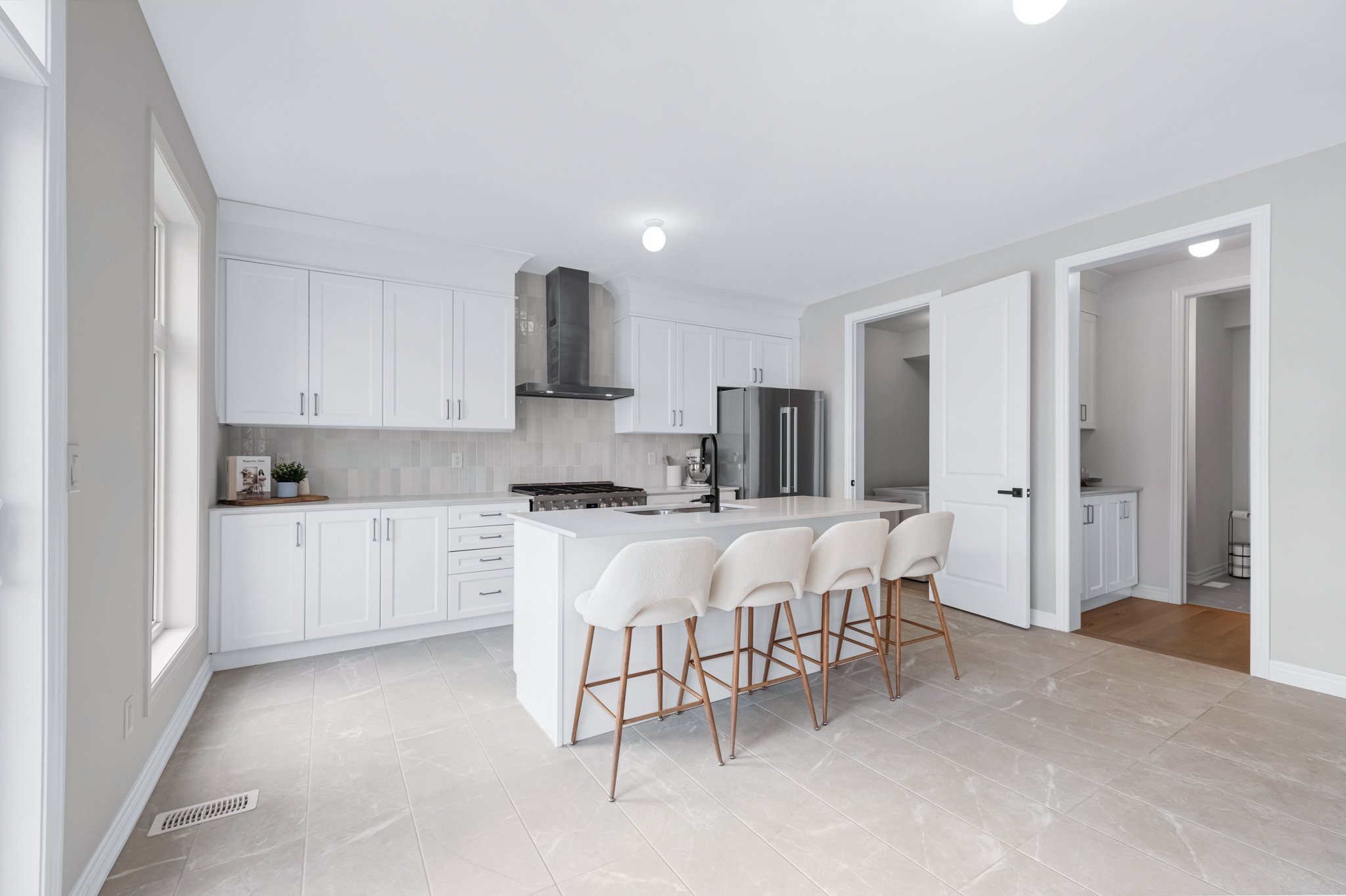 15-Ainslie-Hill-Crescent-Georgina-Web-MLS-21.jpg
