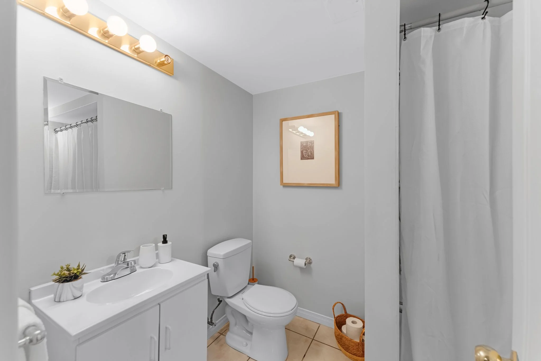 478-Heddle-Crescent-Newmarket-Web-MLS-37.jpg