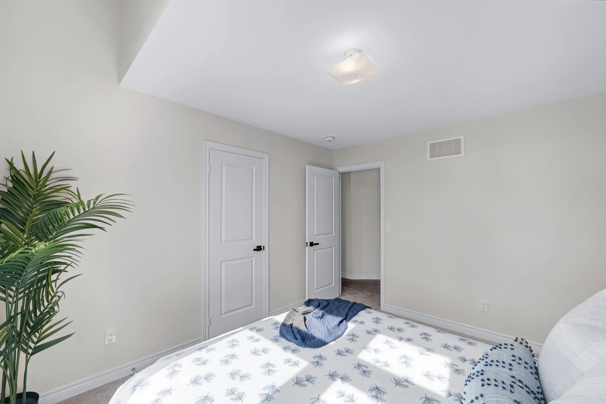 15-Ainslie-Hill-Crescent-Georgina-Web-MLS-44.jpg