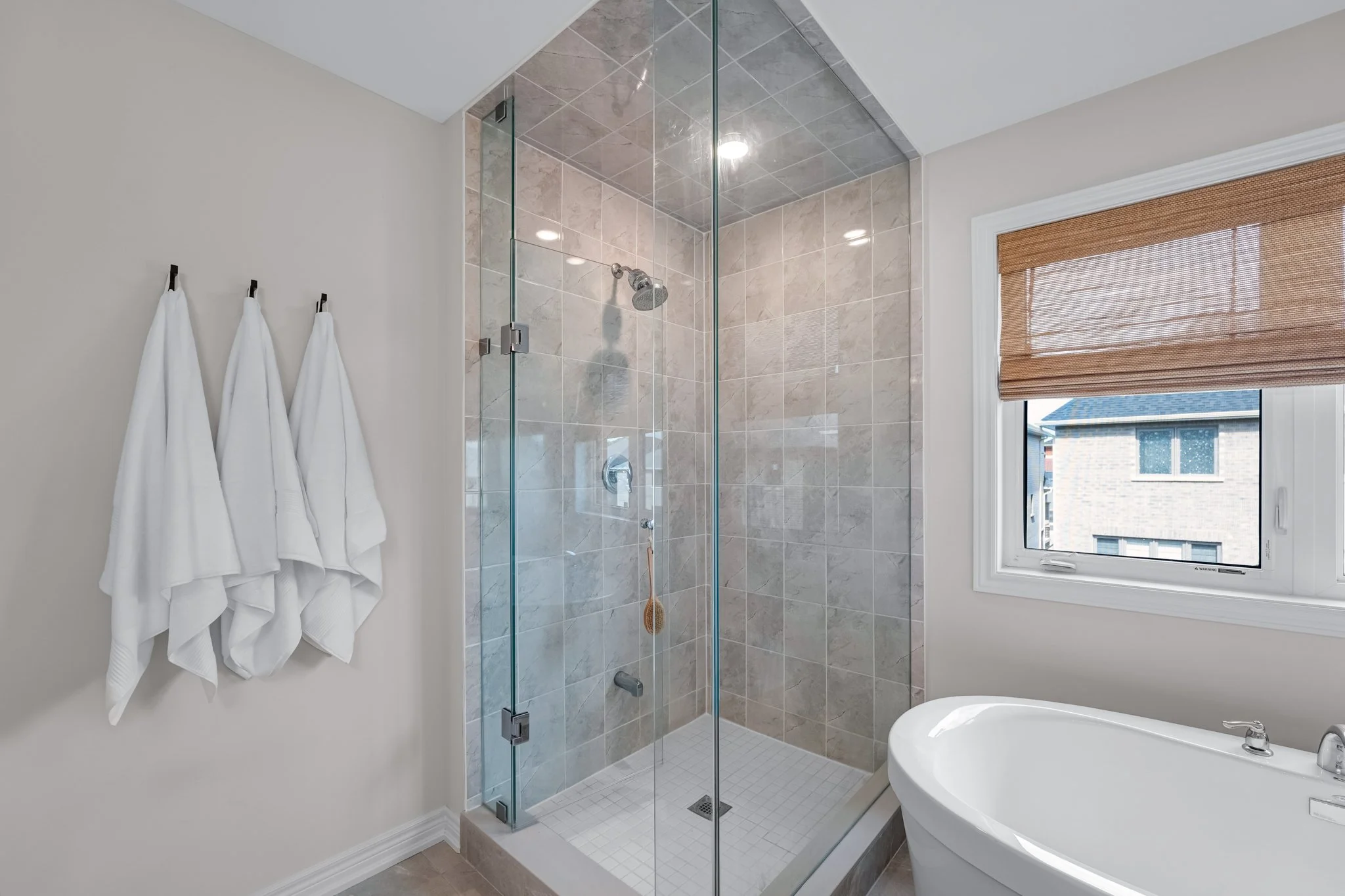15-Ainslie-Hill-Crescent-Georgina-Web-MLS-41.jpg