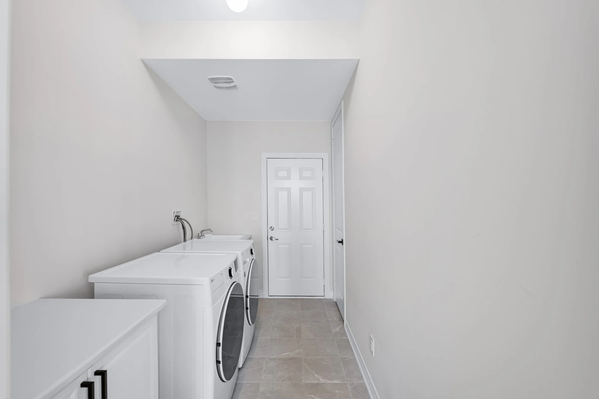 15-Ainslie-Hill-Crescent-Georgina-Web-MLS-27.jpg