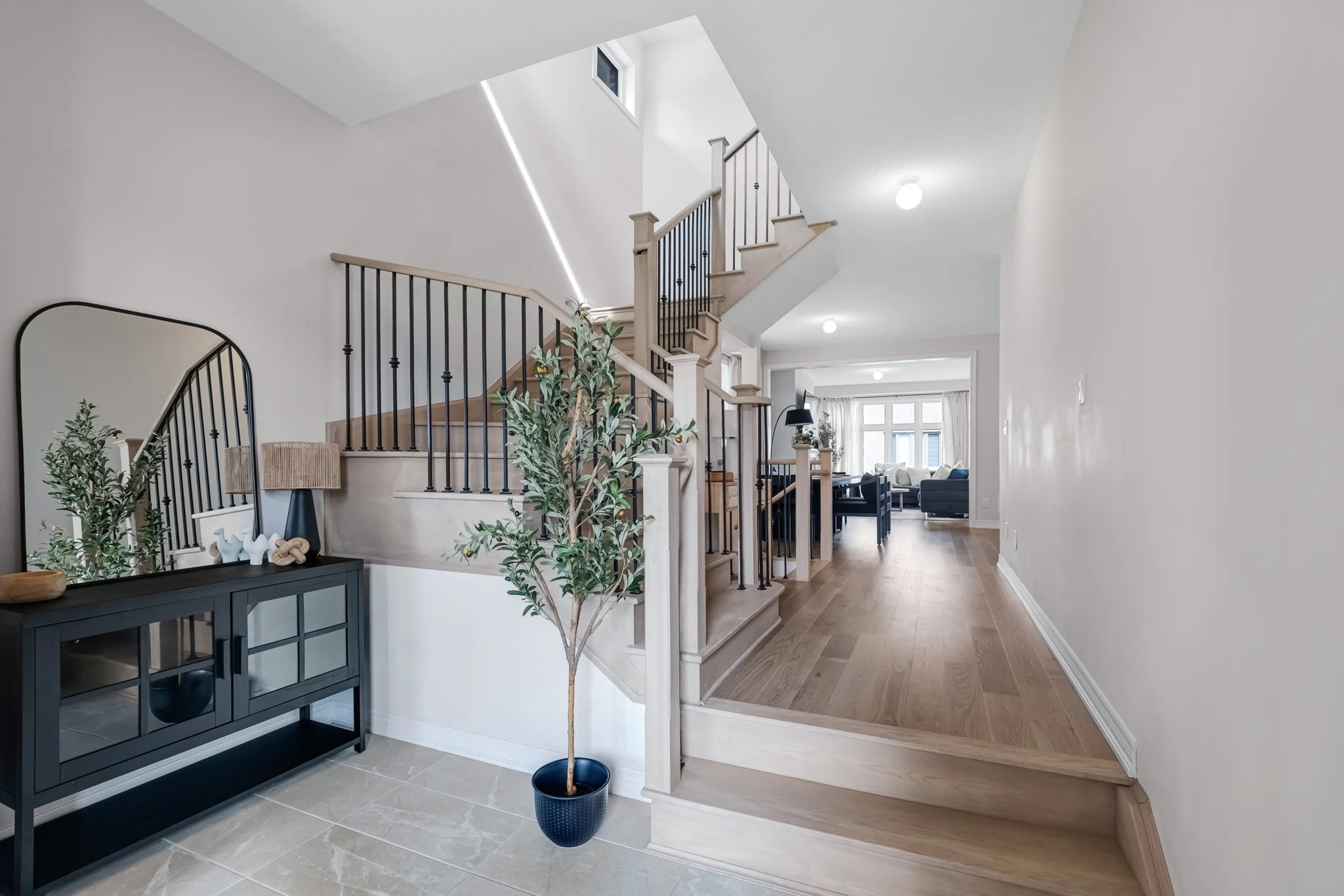 15-Ainslie-Hill-Crescent-Georgina-Web-MLS-10.jpg