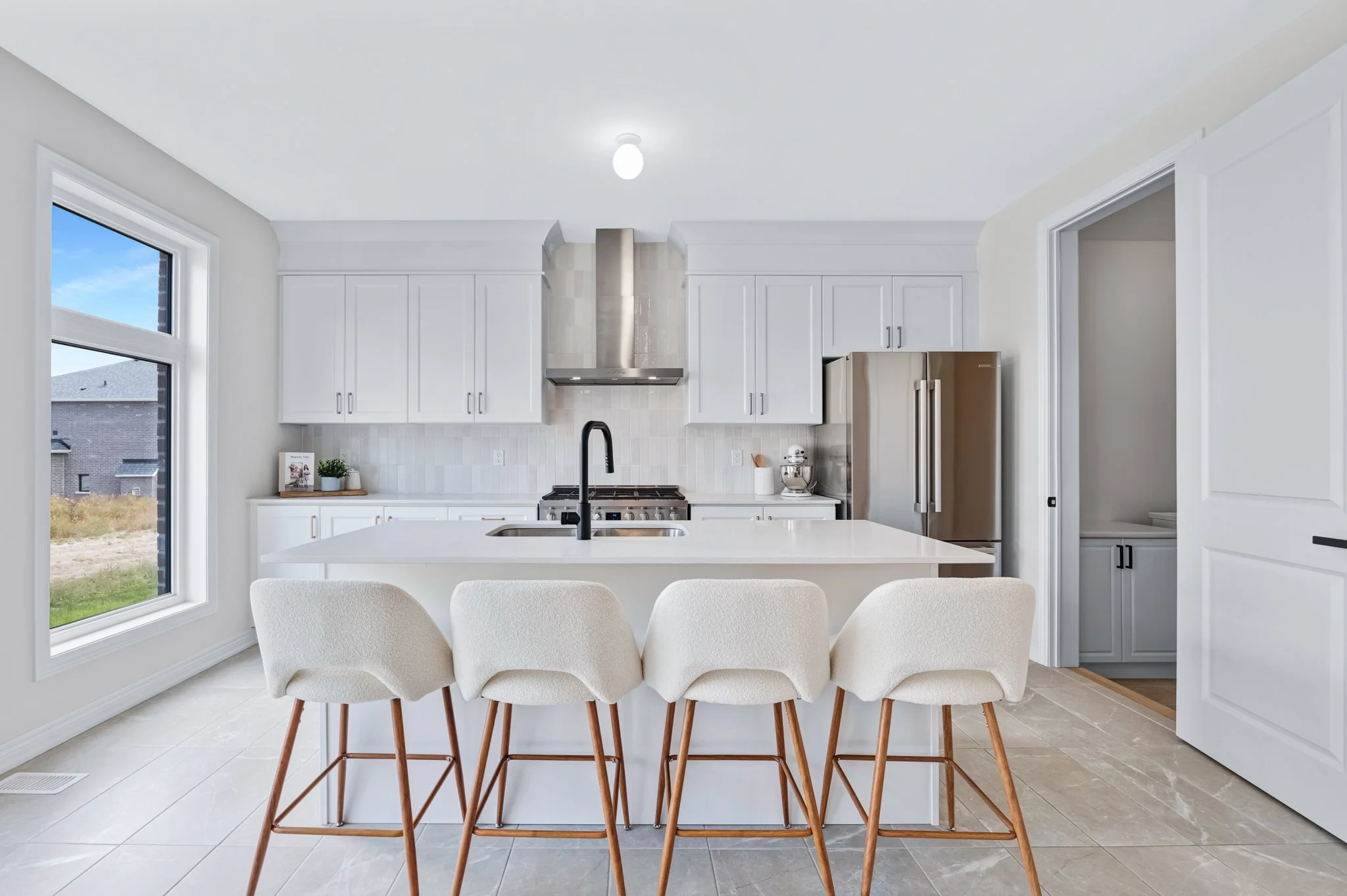 15-Ainslie-Hill-Crescent-Georgina-Web-MLS-20.jpg