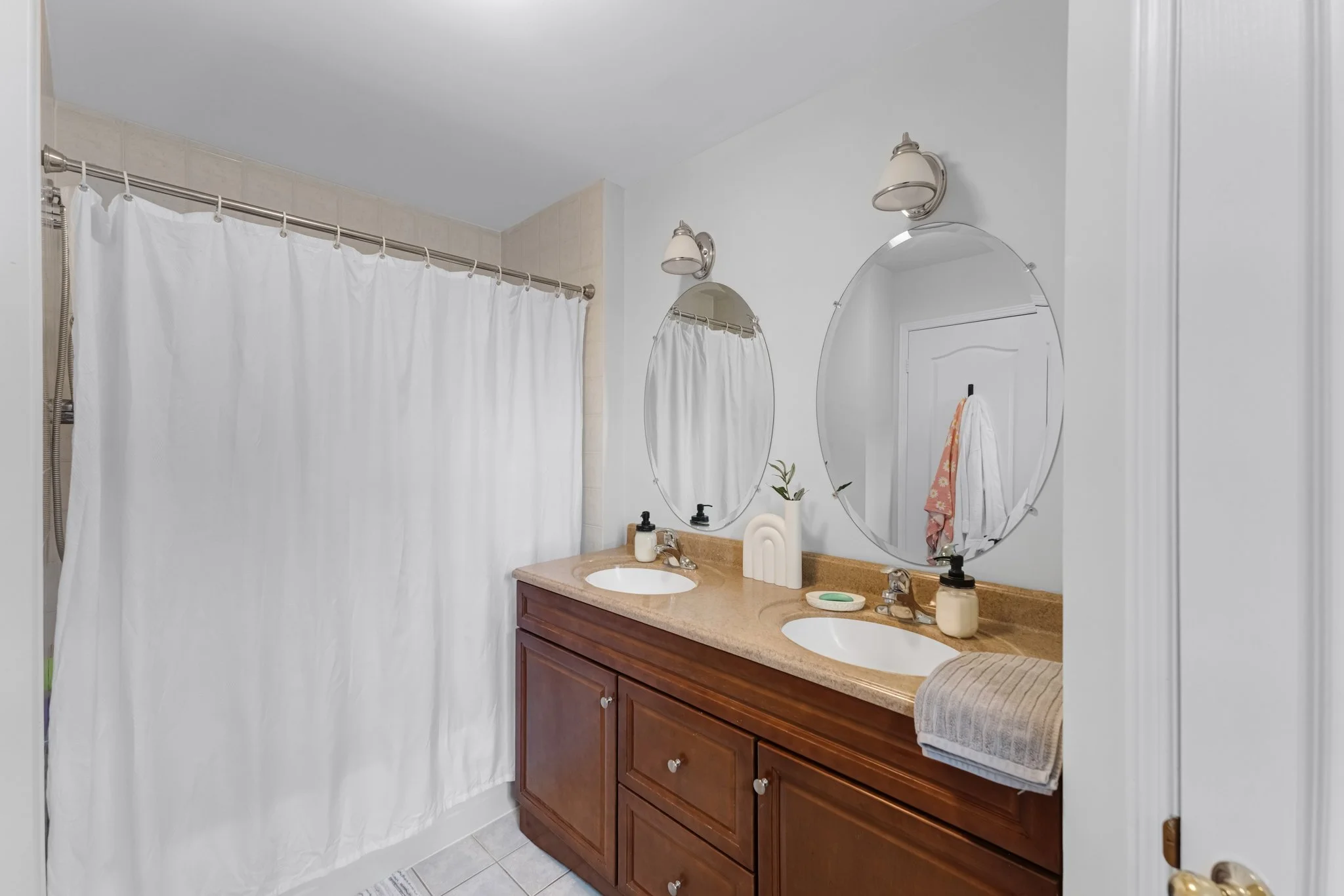 478-Heddle-Crescent-Newmarket-Web-MLS-26.jpg