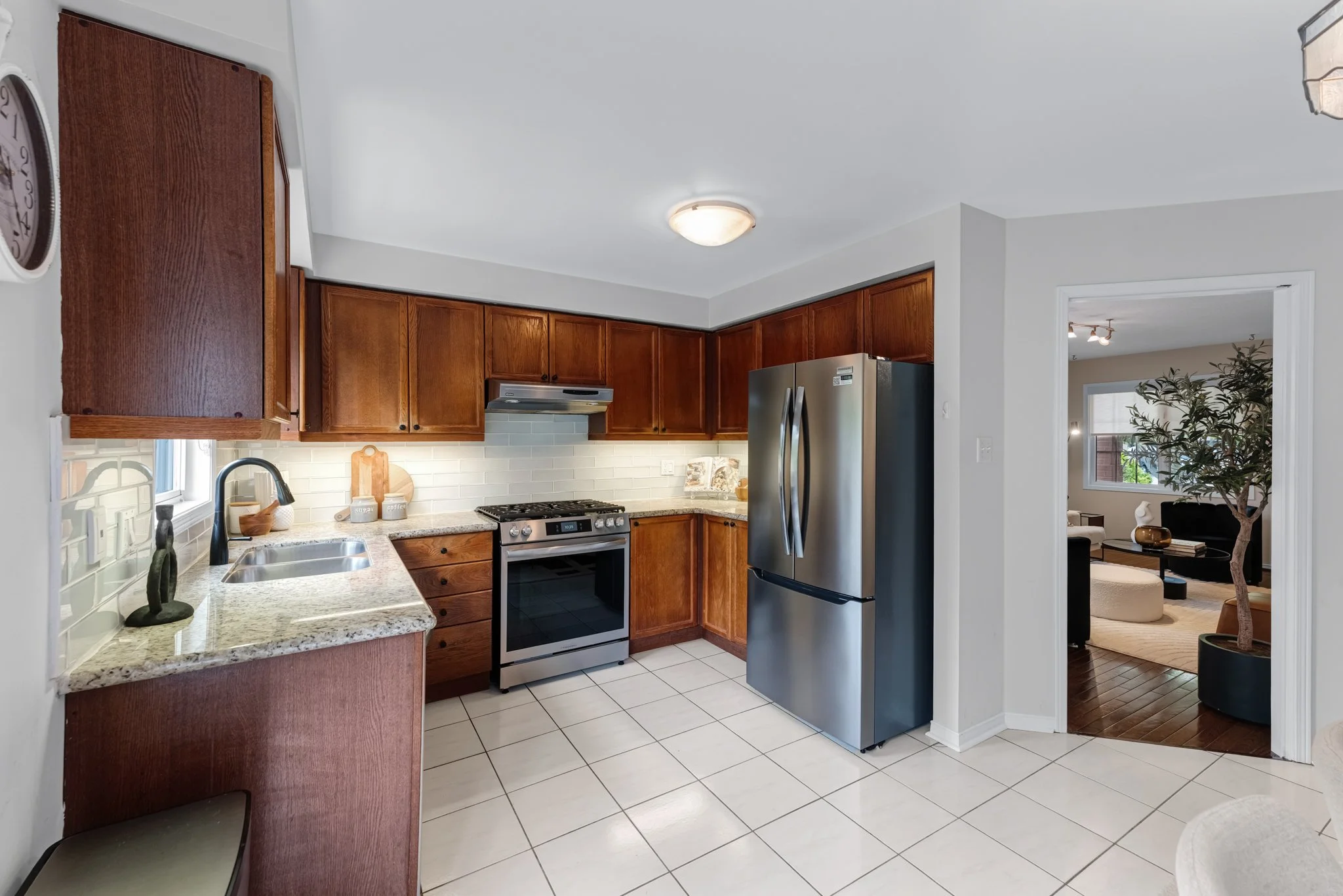 478-Heddle-Crescent-Newmarket-Web-MLS-14.jpg