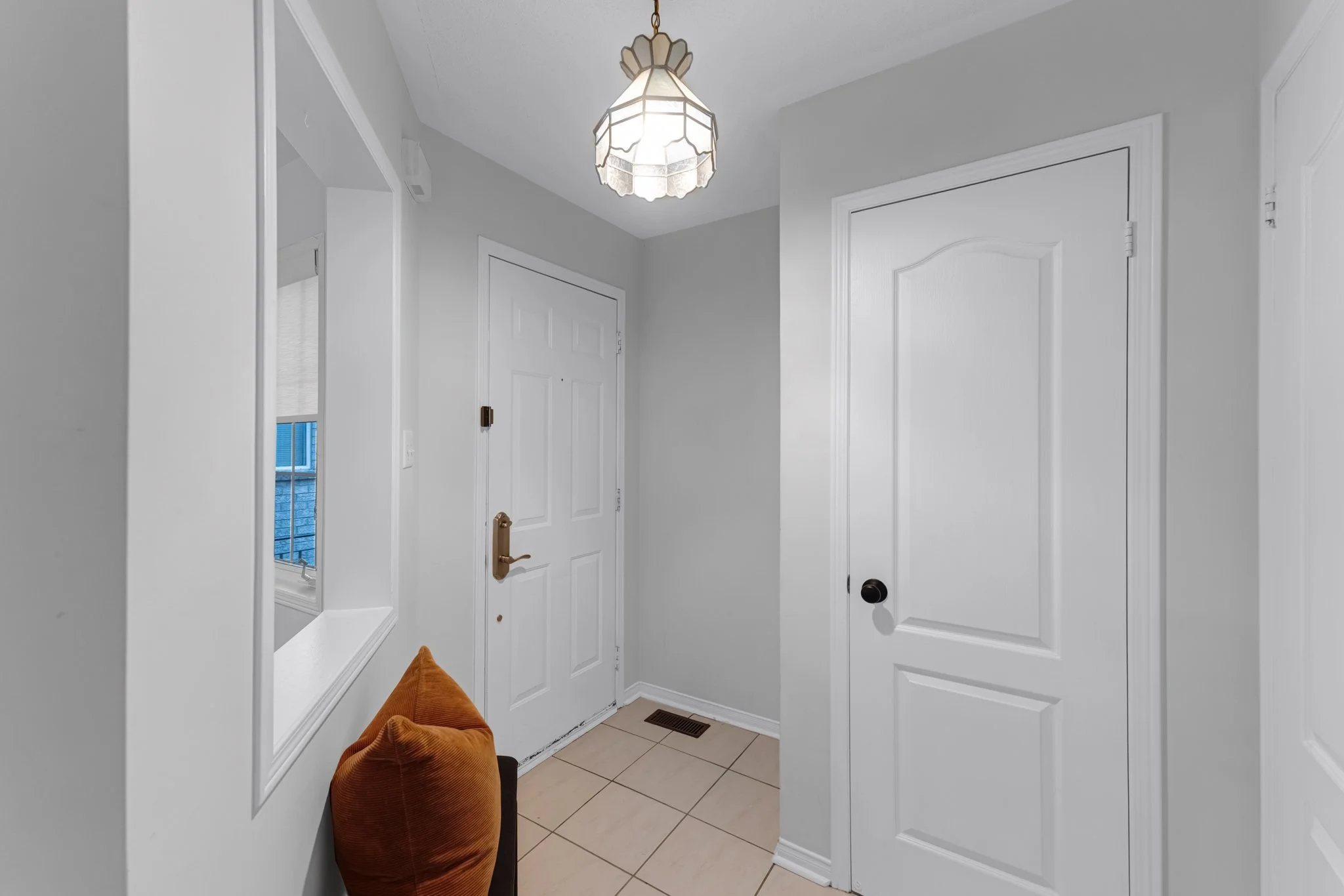 478-Heddle-Crescent-Newmarket-Web-MLS-6.jpg