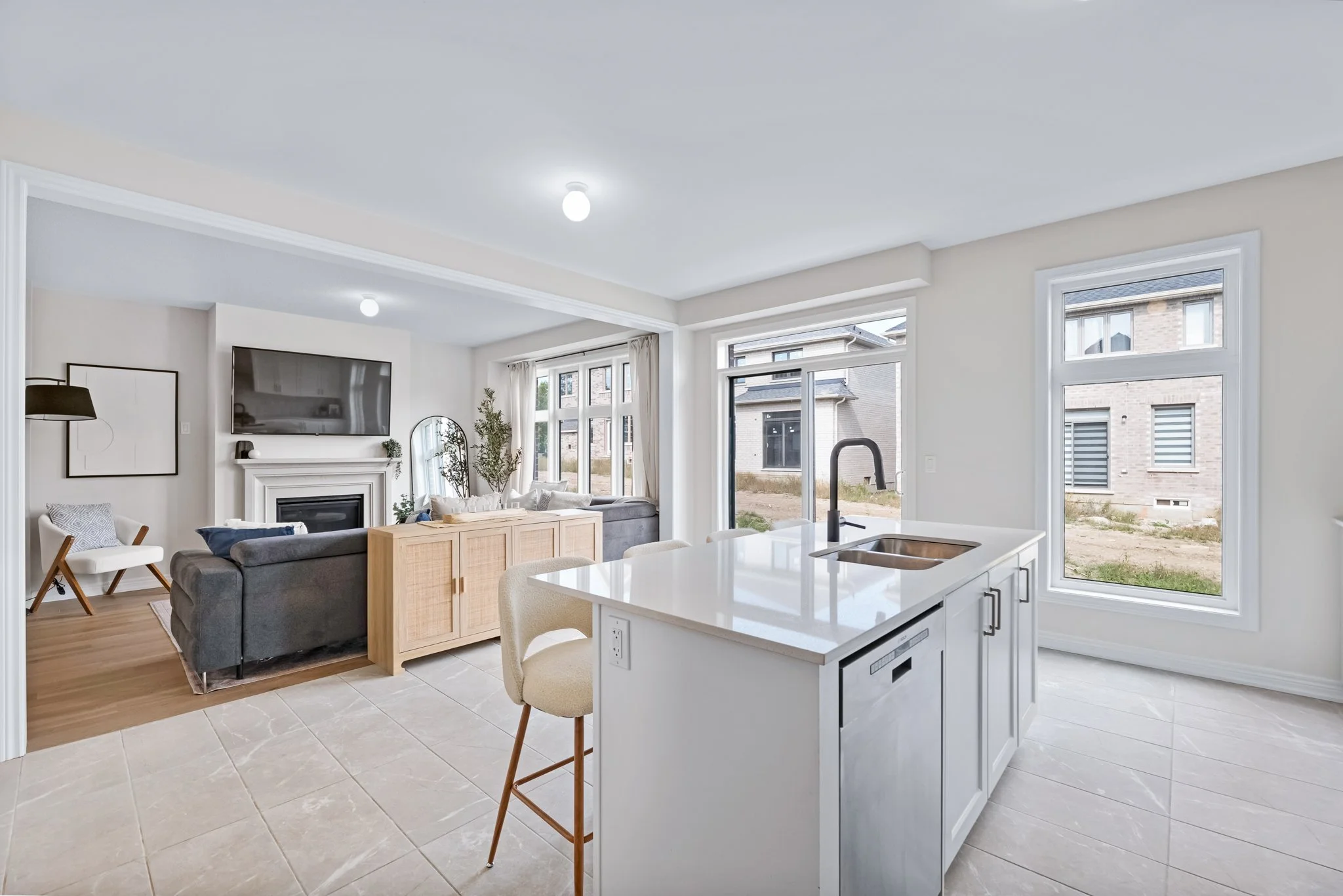 15-Ainslie-Hill-Crescent-Georgina-Web-MLS-23.jpg