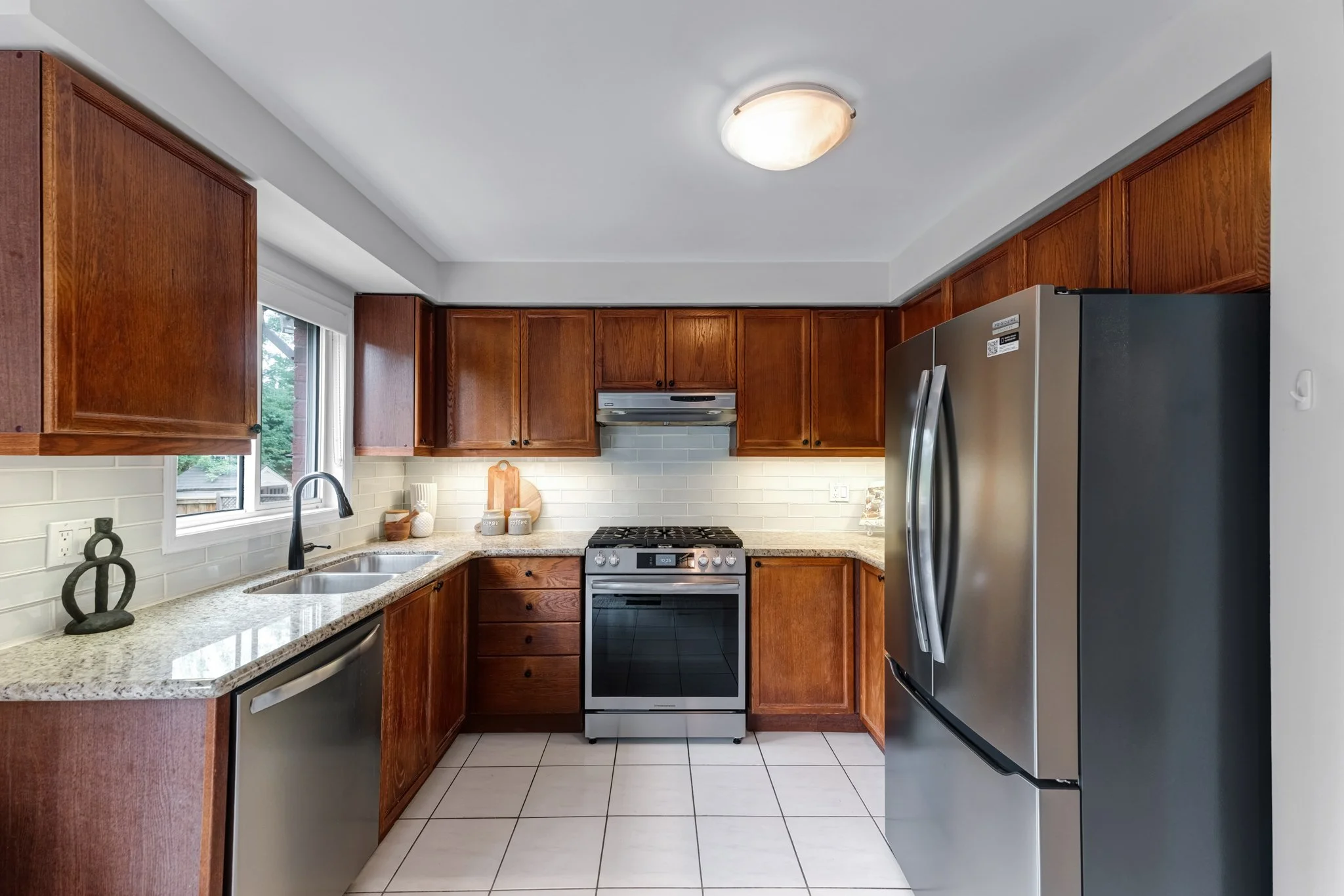 478-Heddle-Crescent-Newmarket-Web-MLS-15.jpg