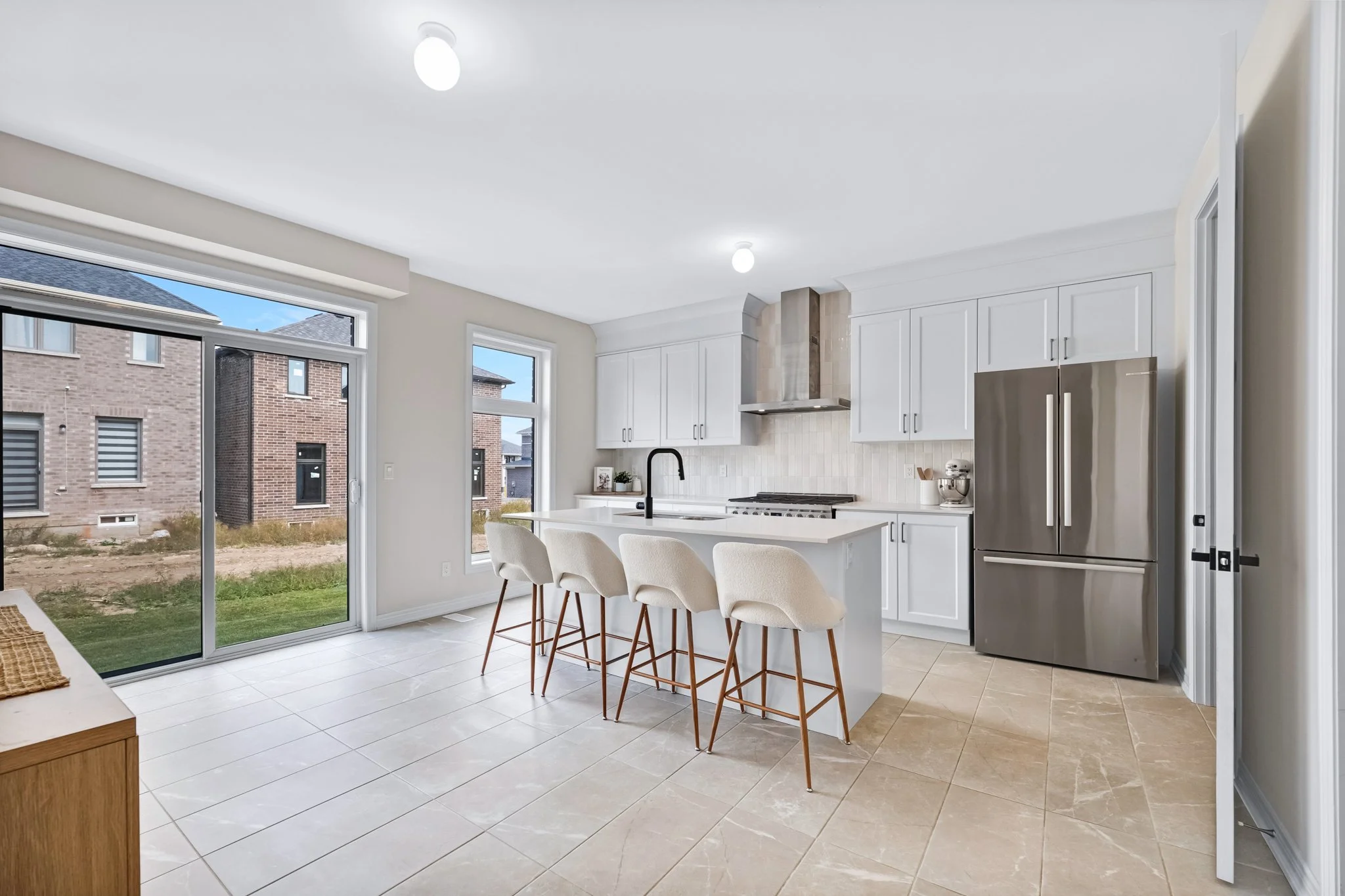 15-Ainslie-Hill-Crescent-Georgina-Web-MLS-19.jpg
