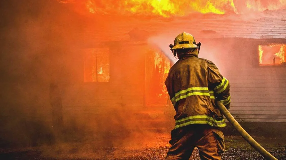Firefighter_fire-1296x728-header.jpg