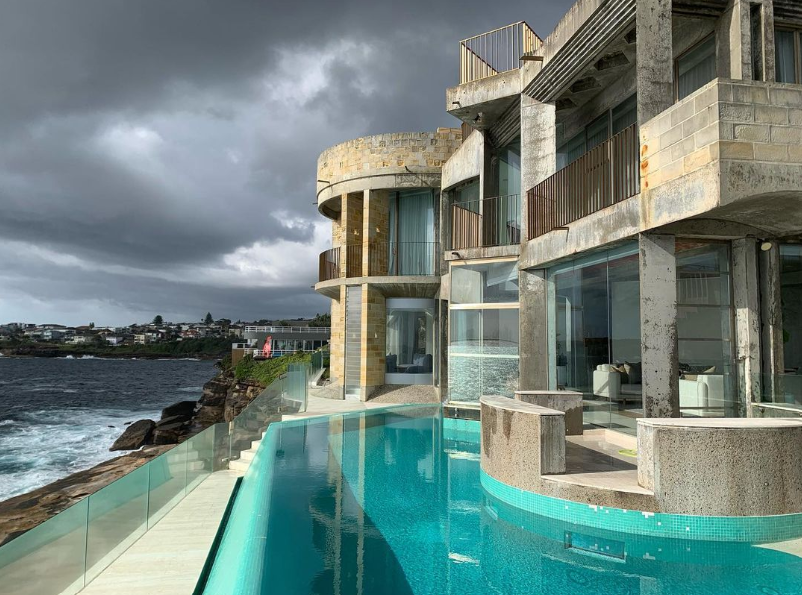 About 3 — THE CRYPTO CASTLE SYDNEY