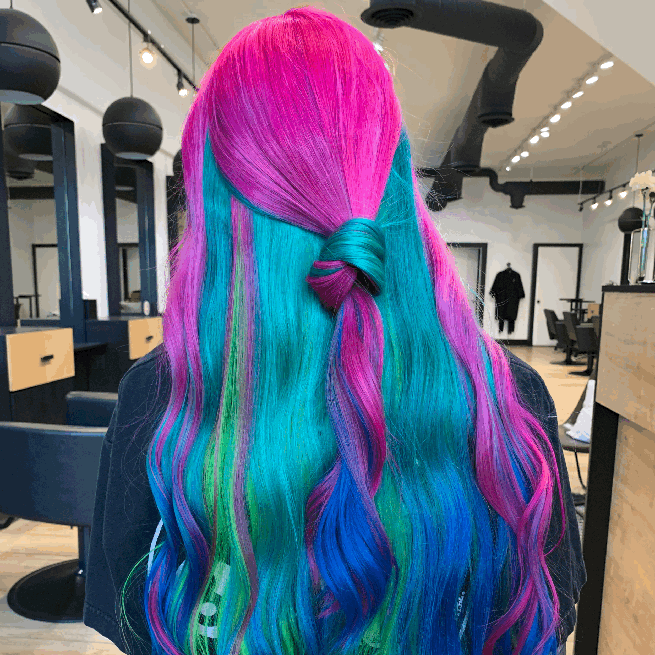 VIVID CLASS W/ WHITLEY