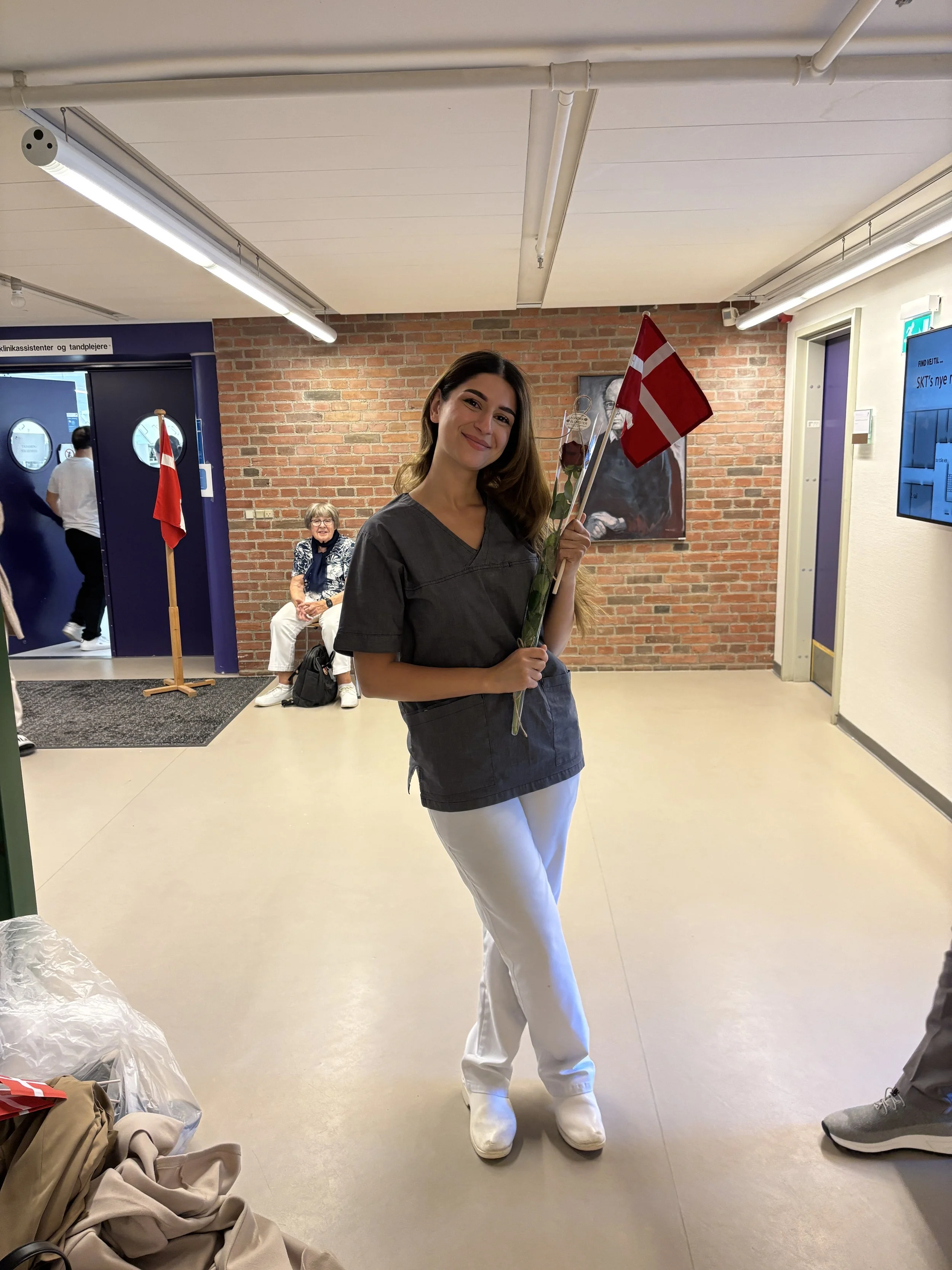 Vores dygtige klinikassistentelev Aya bestod eksamen  