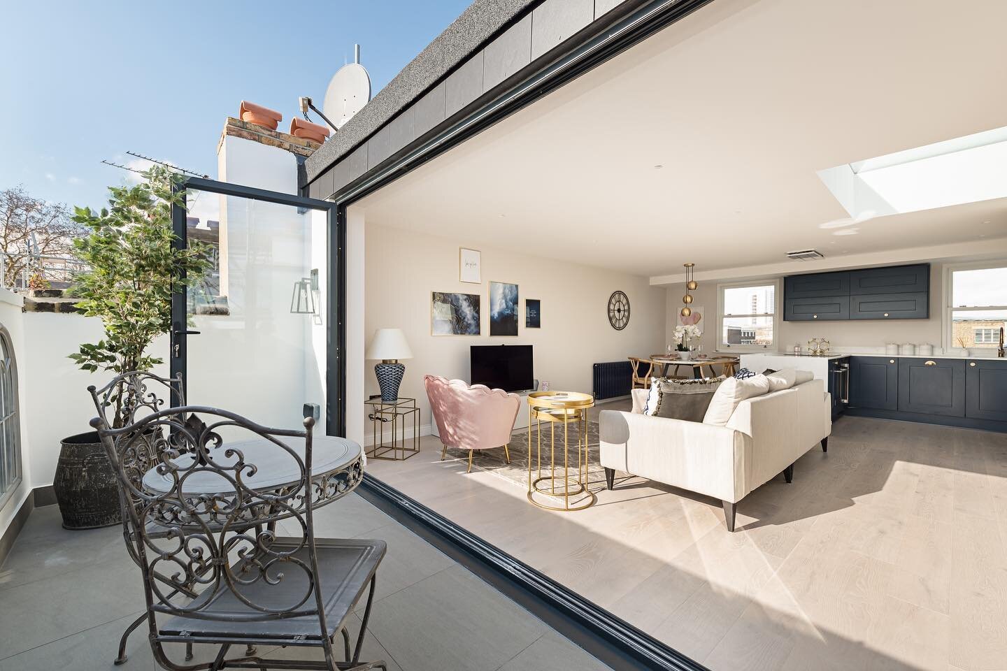 Bringing the outdoors in and the indoors our, these bifold doors effortlessly connect this open plan Notting Hill apartment to the sunny roof terrace, creating the ultimate indoor/outdoor living experience

Discover the transformative power of archit