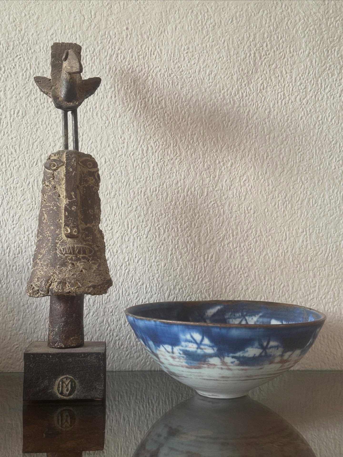 I bought these two pieces from their makers, a good few years ago. Can you name the makers? I guess the one on the left is very recognisable and the one on the right a bit less so. 

#20thcenturyceramics
#studiopotteryuk