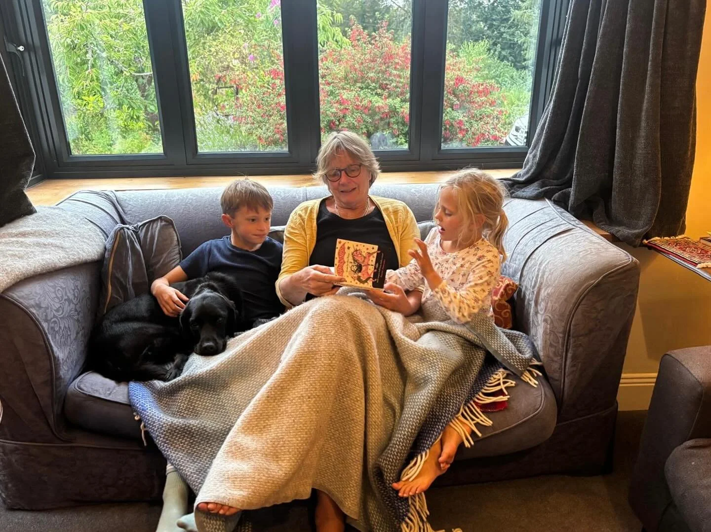 Back from work in time to read grandchildren a bedtime story but they don&rsquo;t want tales of plump bears, anxious piglets and depressed donkeys, they want tales of vampires!
Also, the sofa is collapsing&hellip;

#childrensbooks
#storytime
#harriet