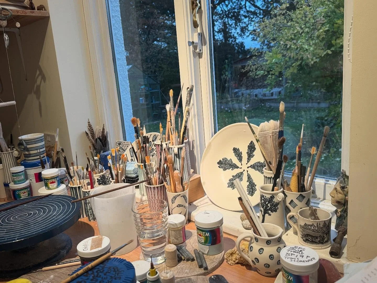 Dusk falls … and I realise that the workshop is a mess.
 
#untidyworkbench
#timetodeclutter
#keepittidy