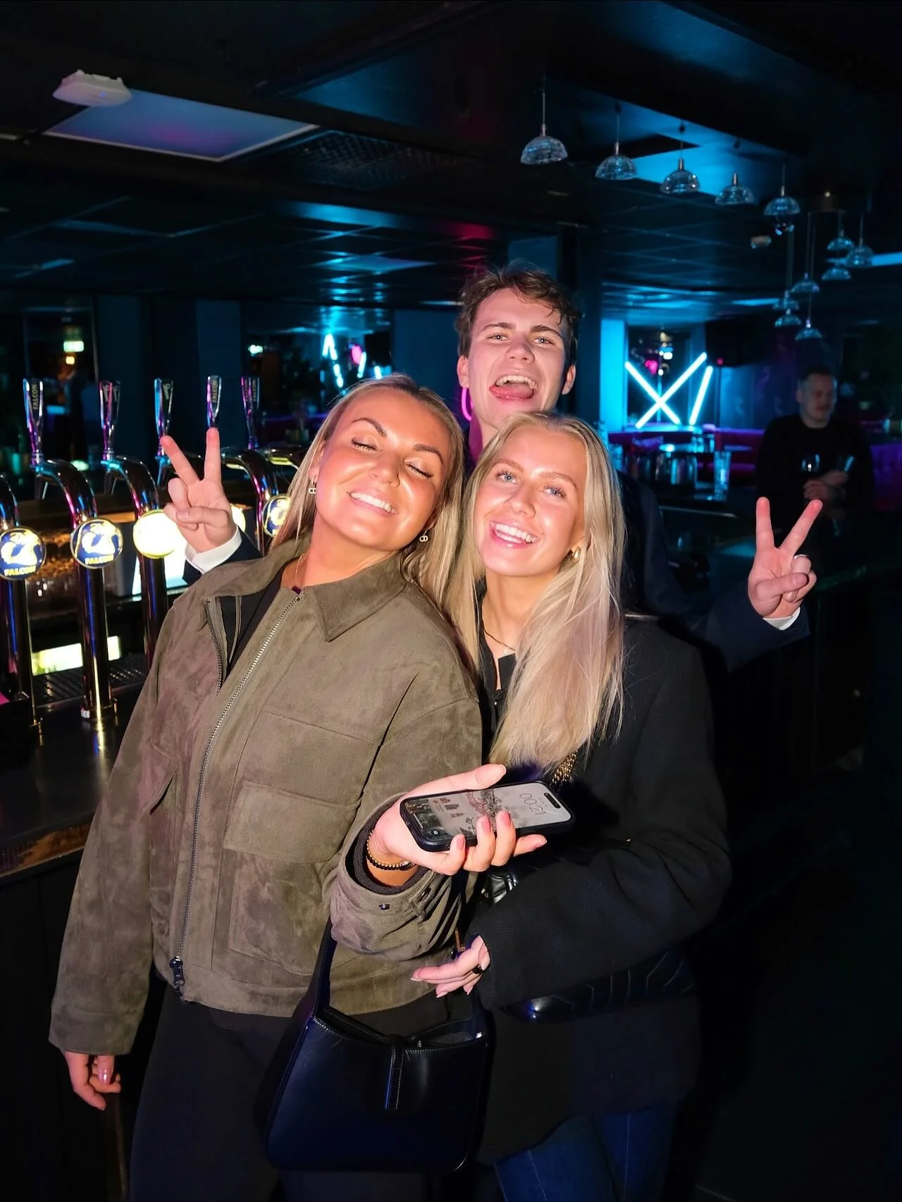 CR har visat sina r&auml;tta sidor med denna pangstart p&aring; h&ouml;sten (!!)😛💕 next up: l&ouml;ningshelg 💋

Bordsbokning? Club@royalekarlstad.se 🥂