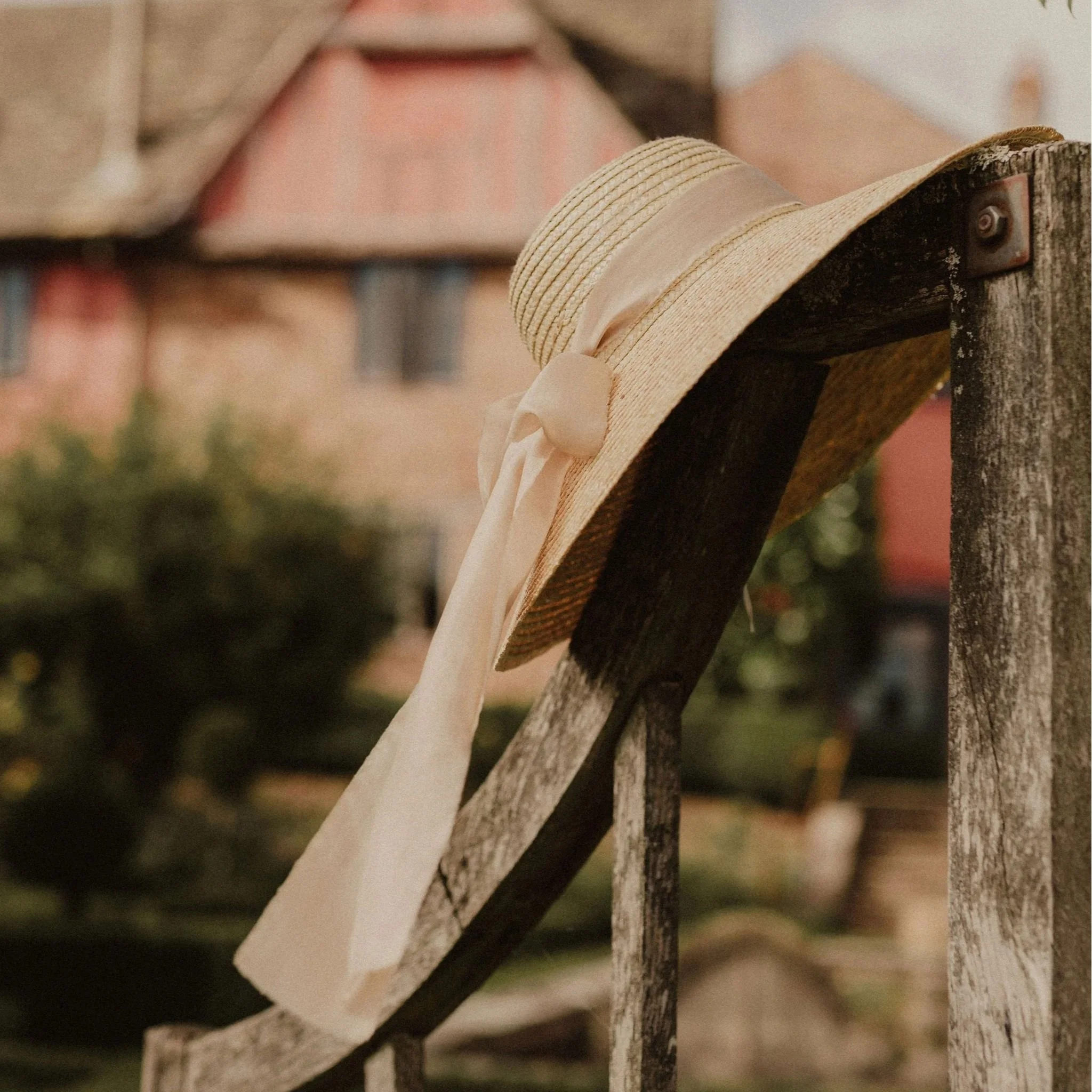 The Straw Bonnet: How a Simple Field Material Became a Regency Icon