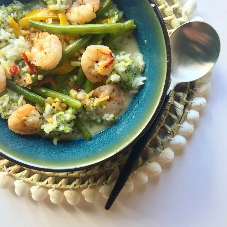 Curry met garnalen en broccolirijst