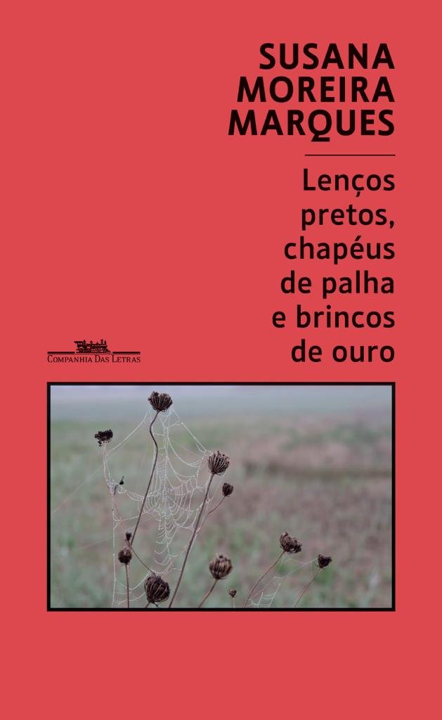 Lenços pretos, chapéus de palha e brincos de ouro