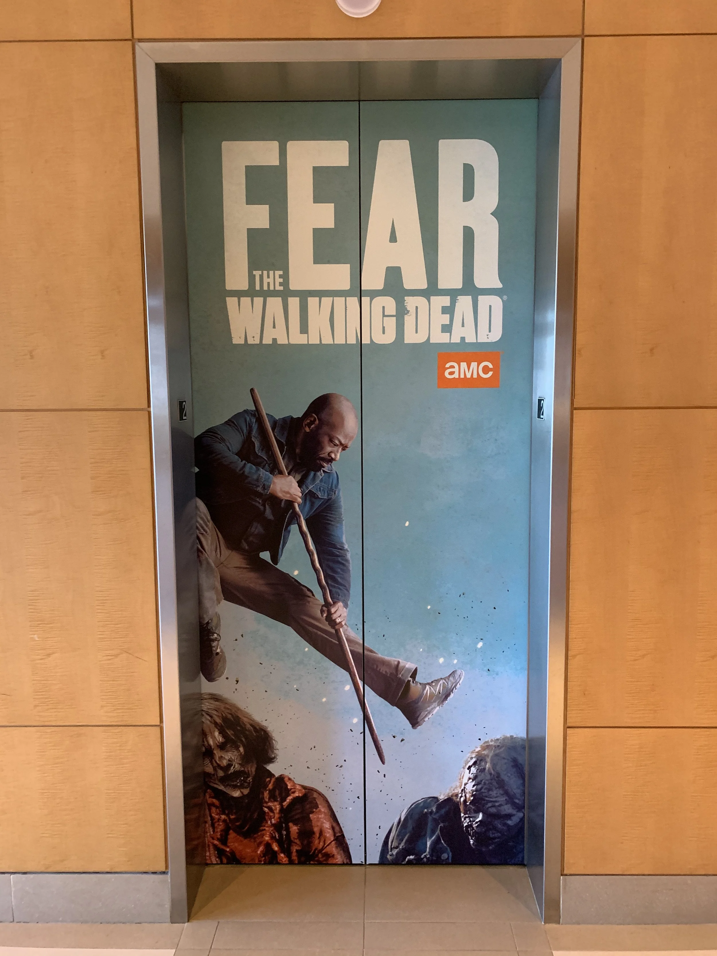 amc-fear-the-walking-dead-lennie-kicks-walkers-elevator.jpg