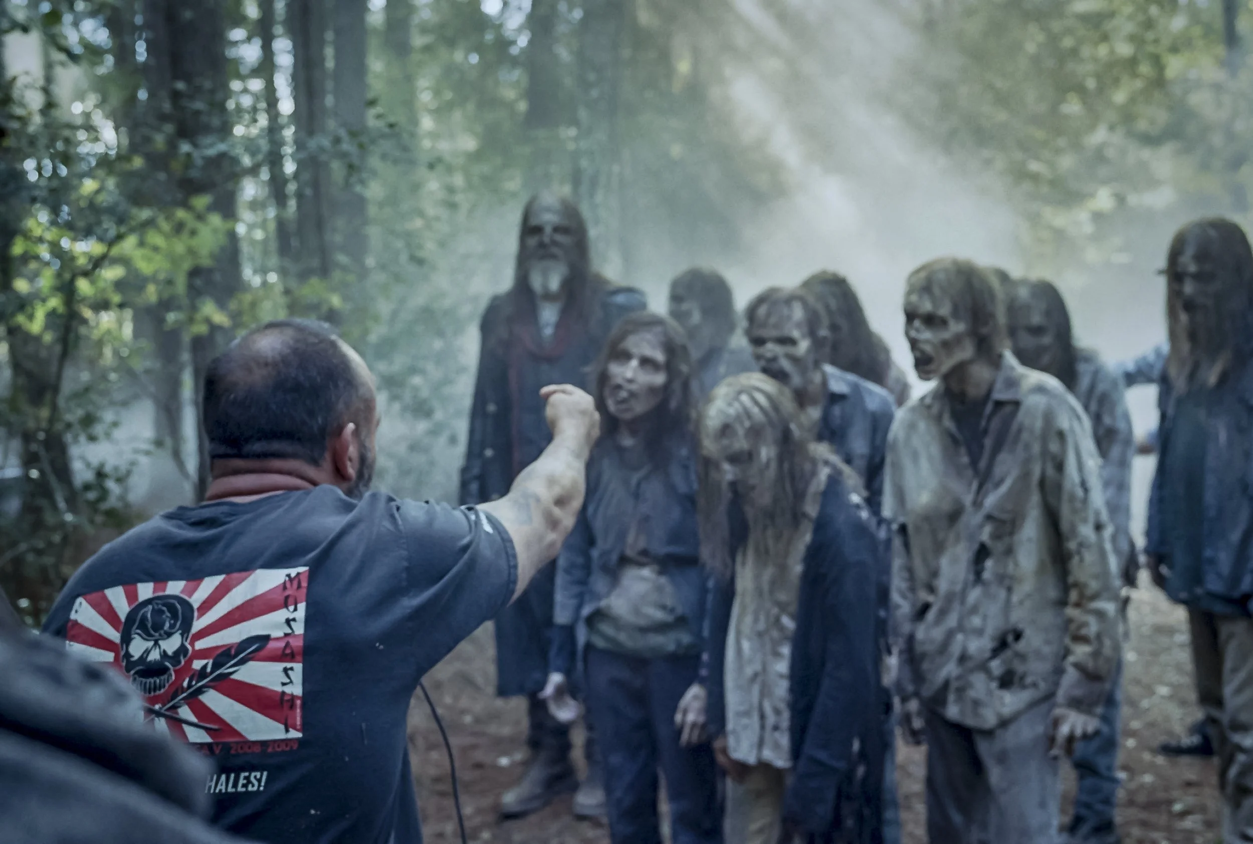 amc-walking-dead-shoot-with-walkers.jpg
