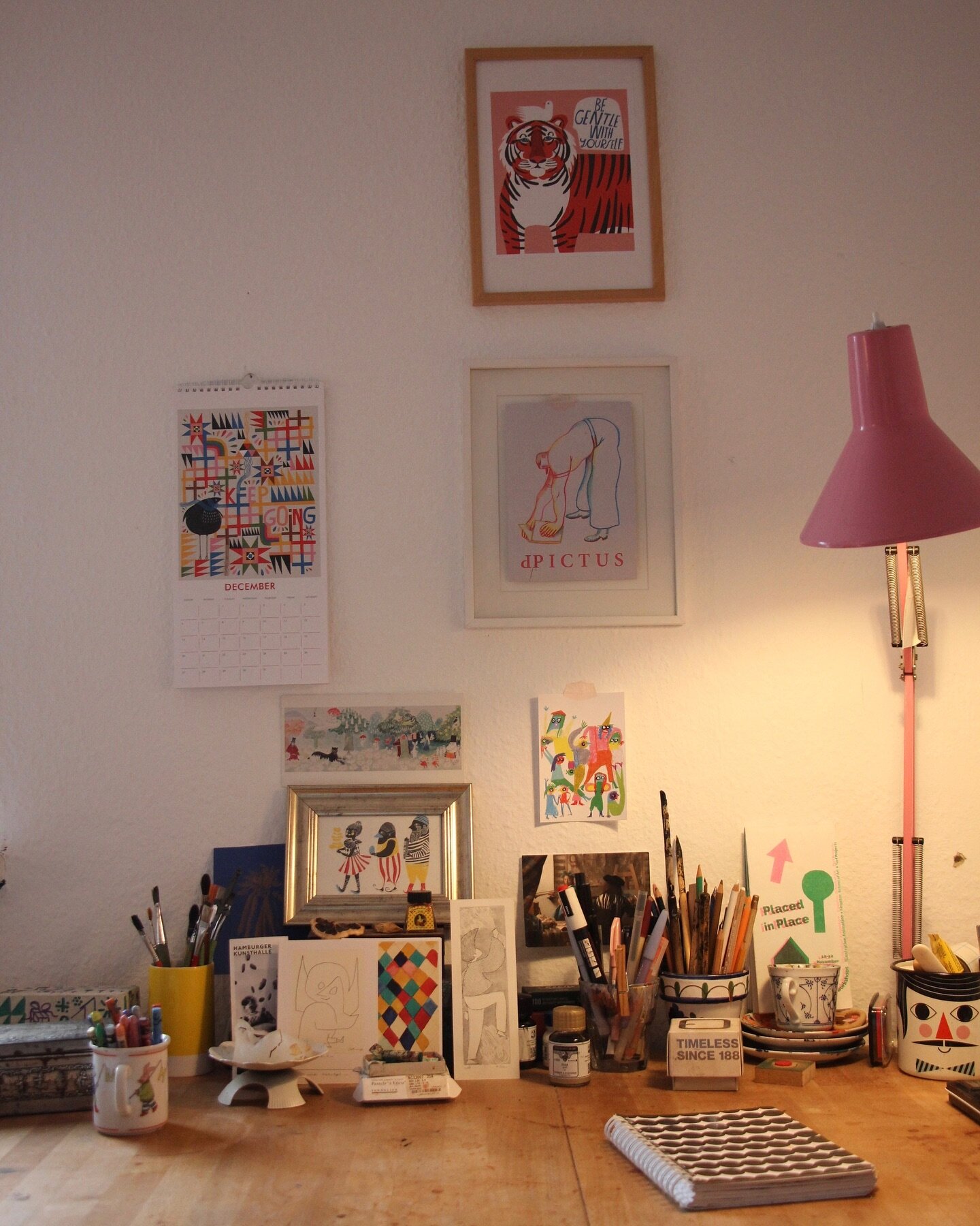 A little workspace moment 🌙

Hello you! I&rsquo;m emerging from my january winter cocoon to say Hi again. Hi! How have you been? Are you a fresh year fresh beginnings person or more of a &bdquo;I&rsquo;m waking up when the trees wake up in spring&ld