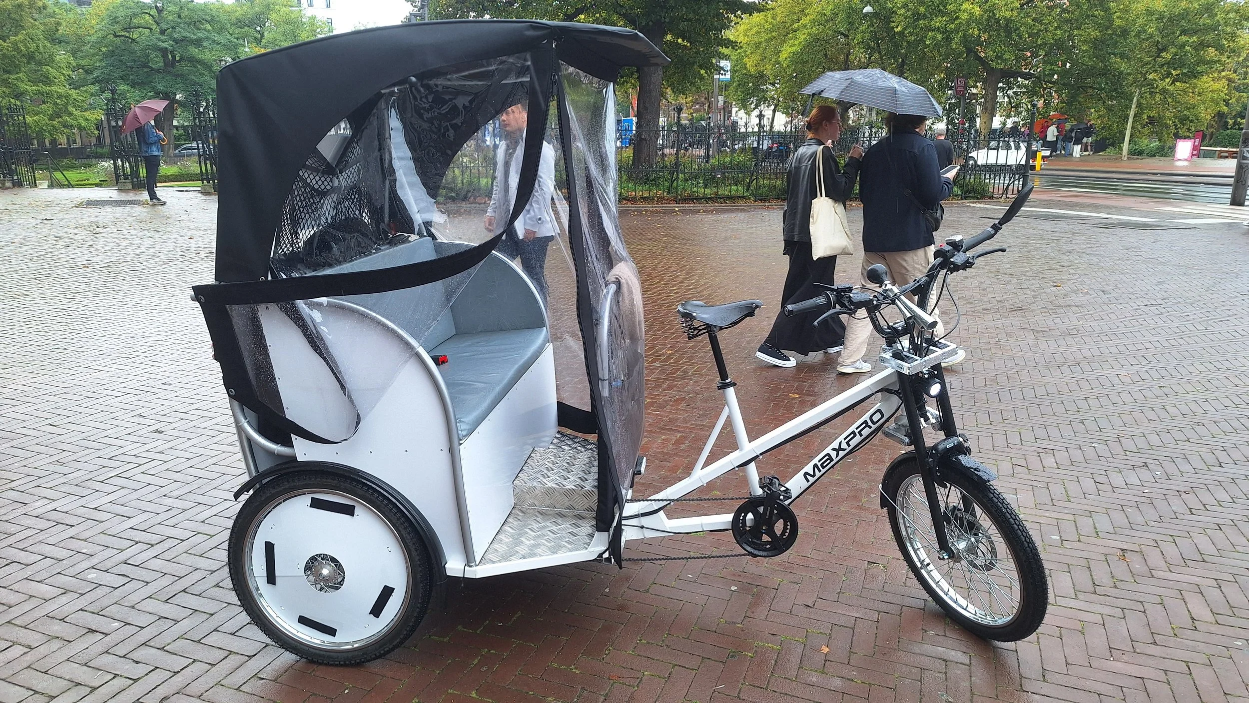 fietstaxi-biketaxi-rickshaw-pedicab