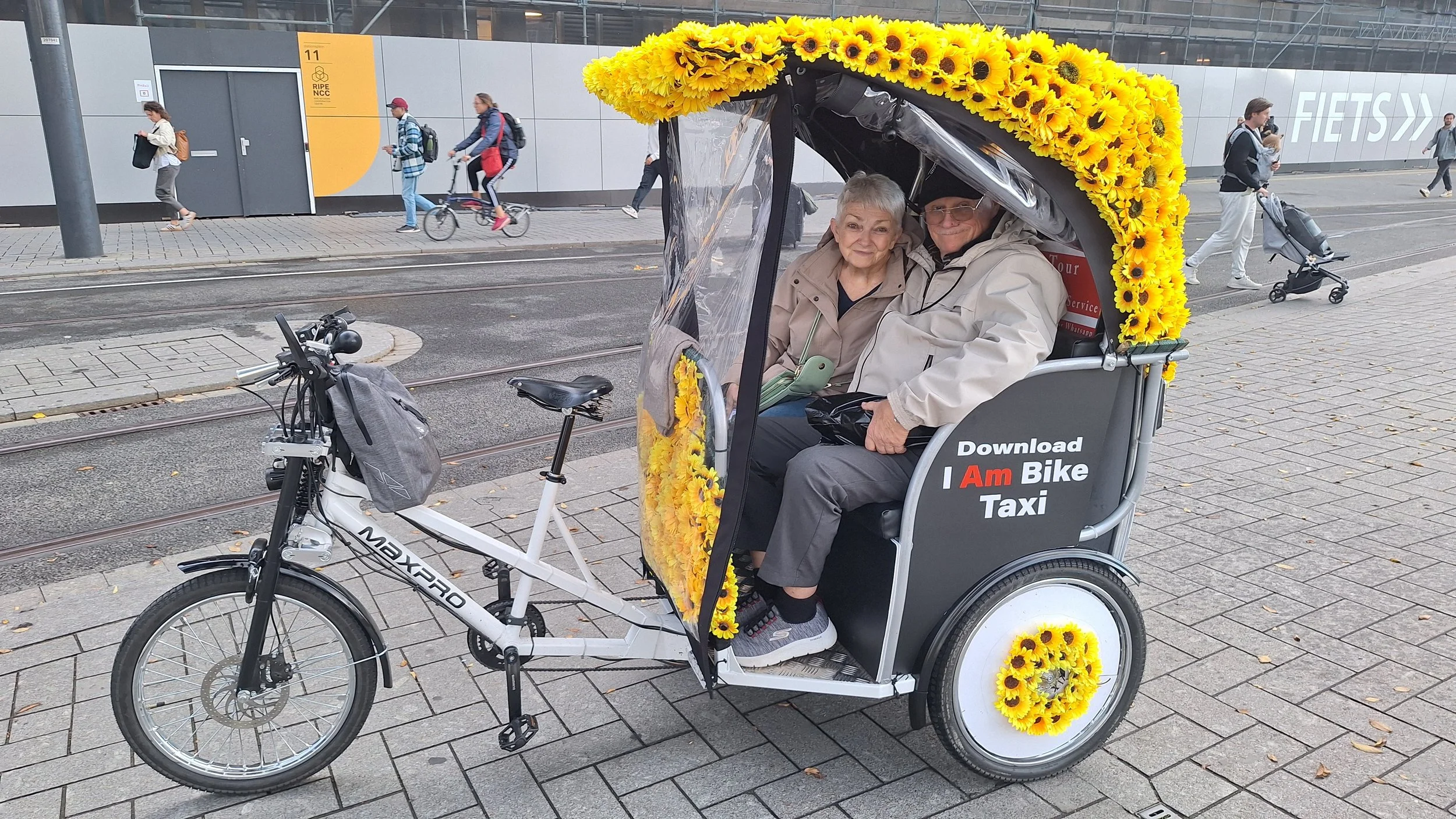 fietstaxi-biketaxi-rickshaw-pedicab