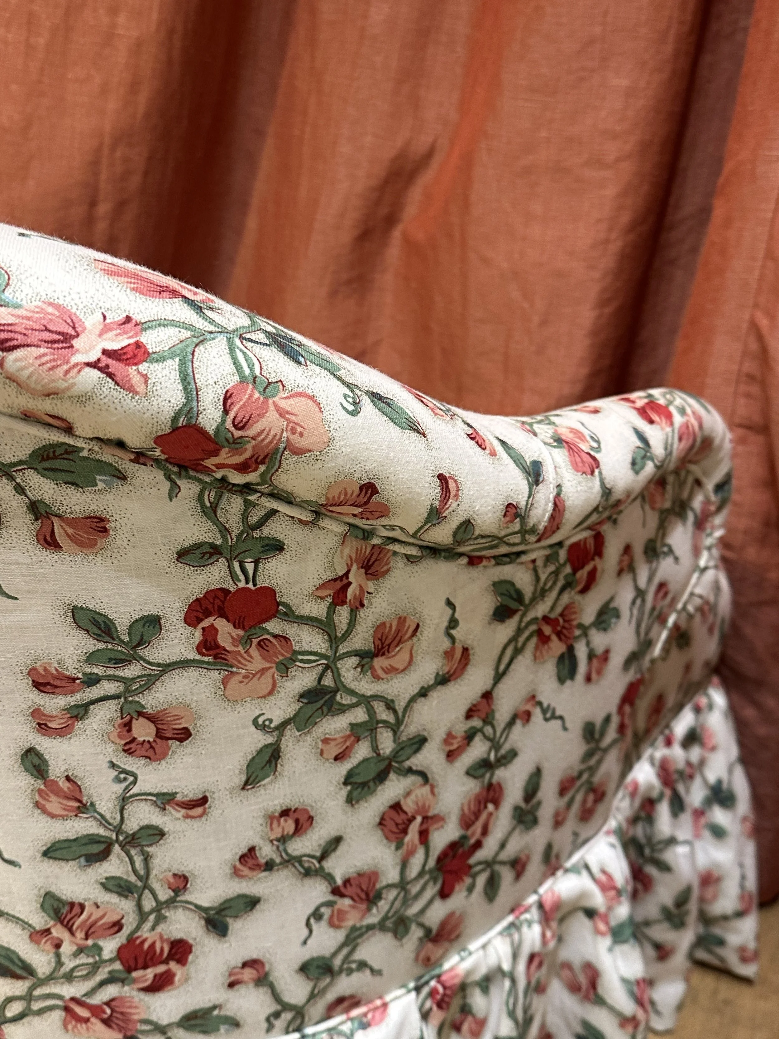 Slipper Chair 07.jpg