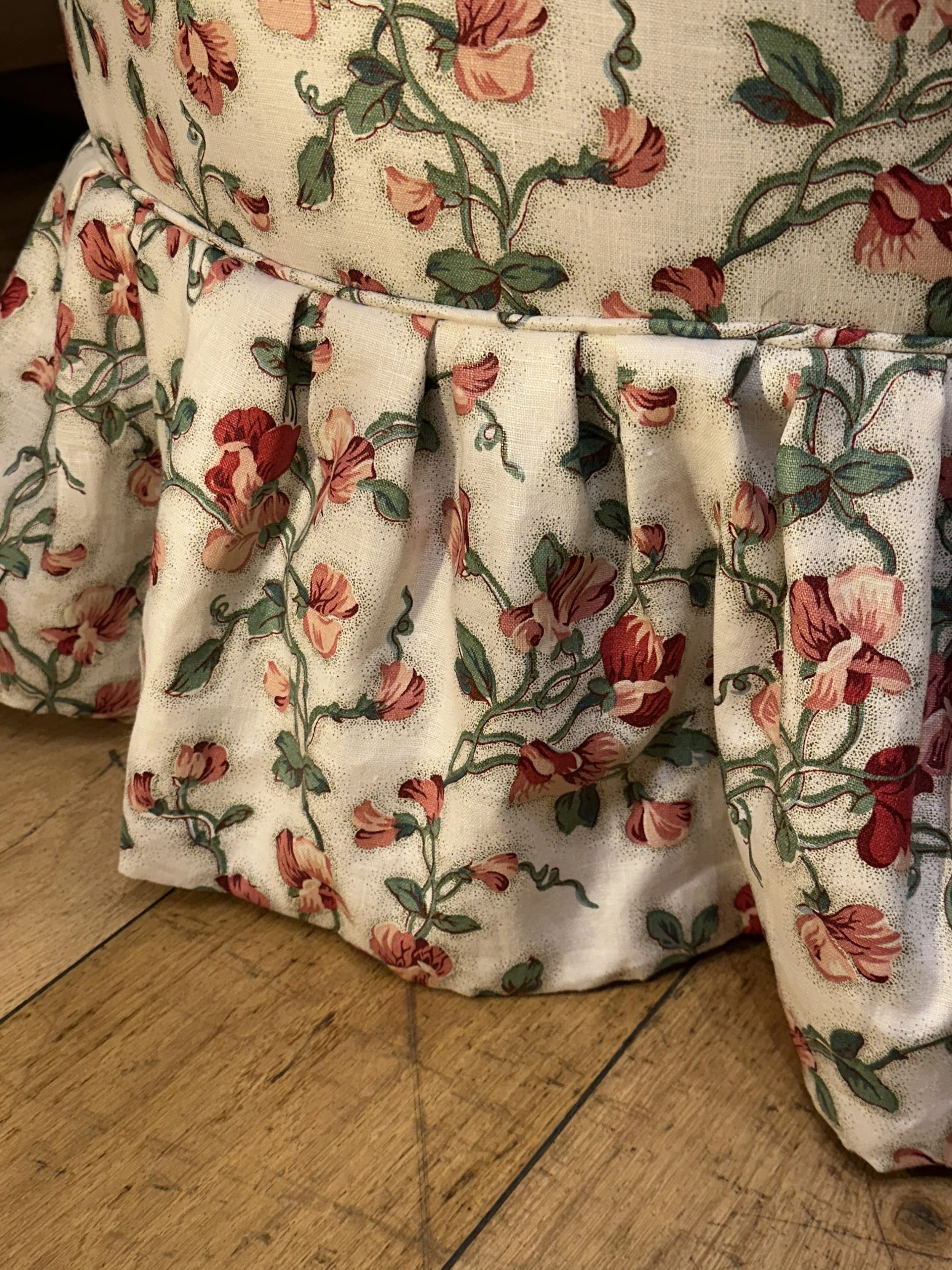 Slipper Chair 09.jpg