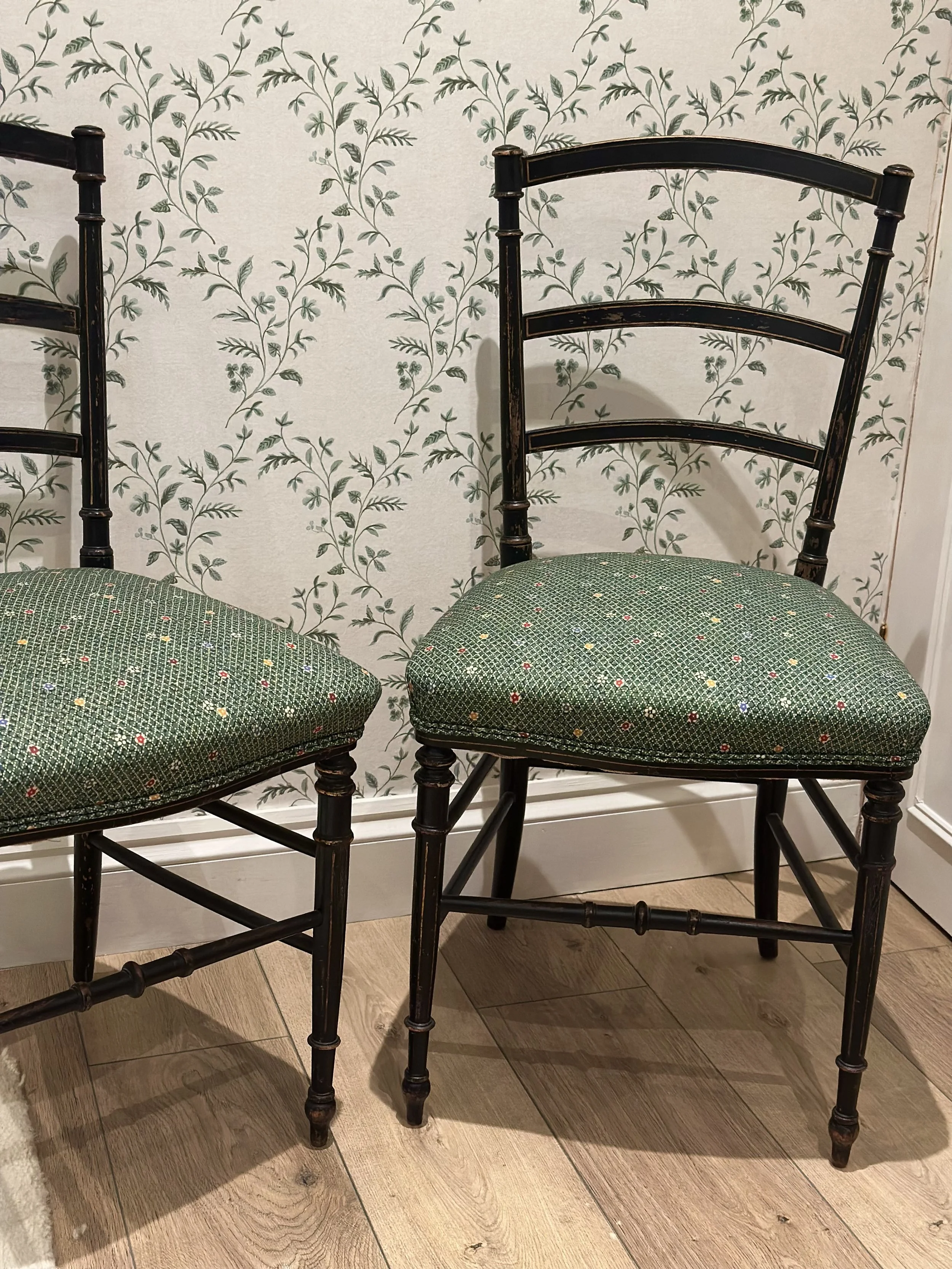Pair of Chairs 05.jpg