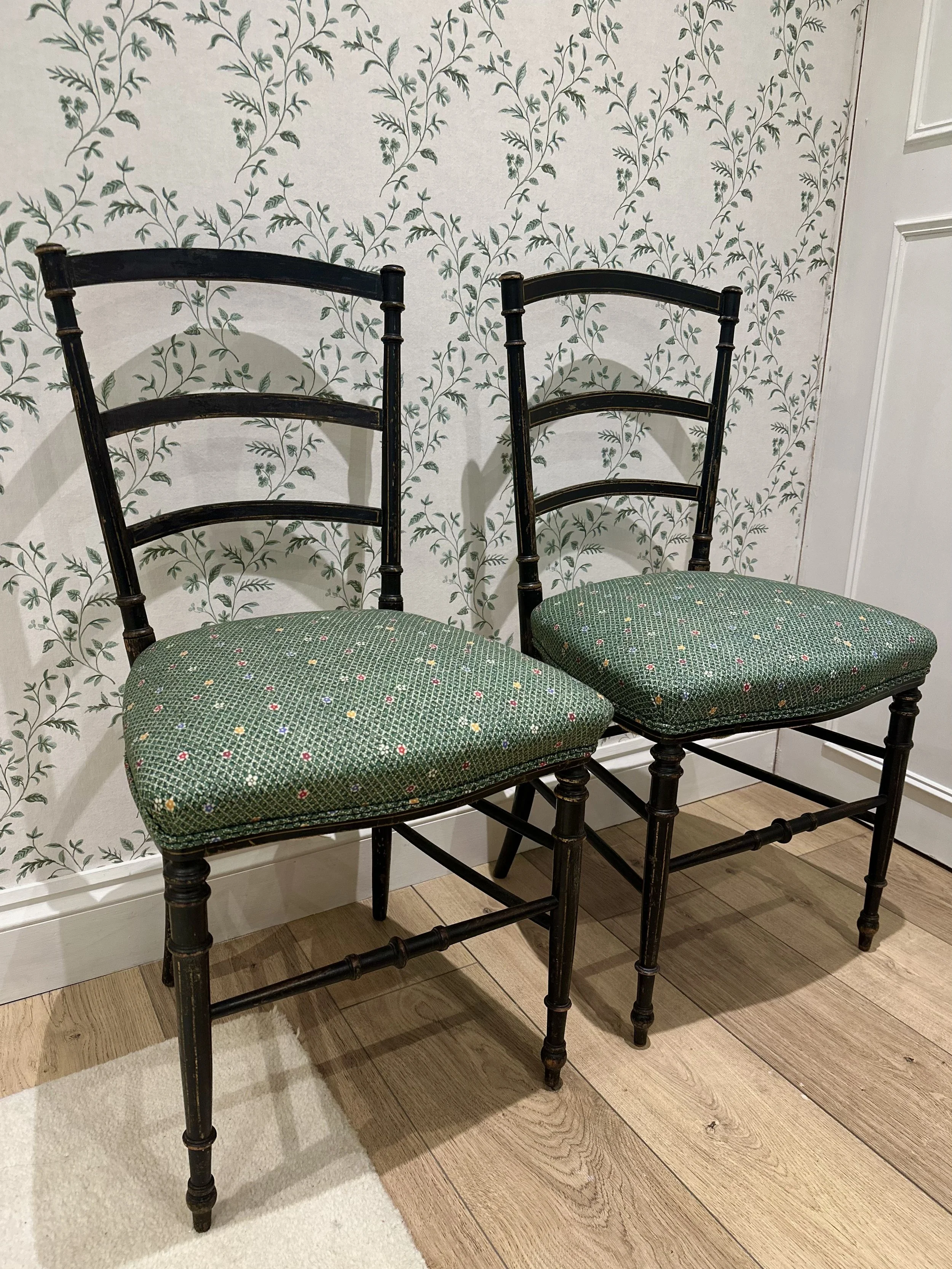Pair of Chairs 08.jpg