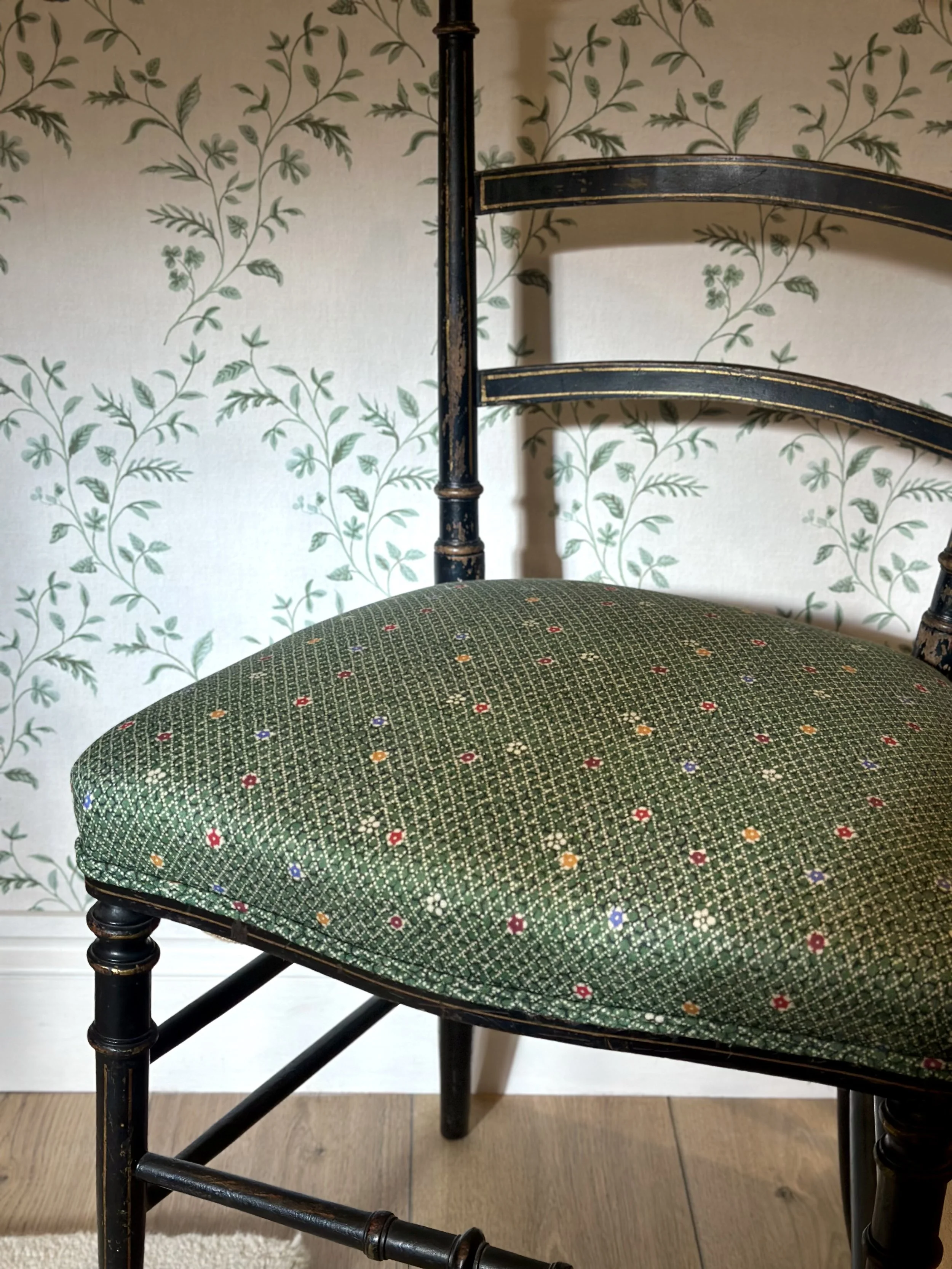 Pair of Chairs 09.jpg