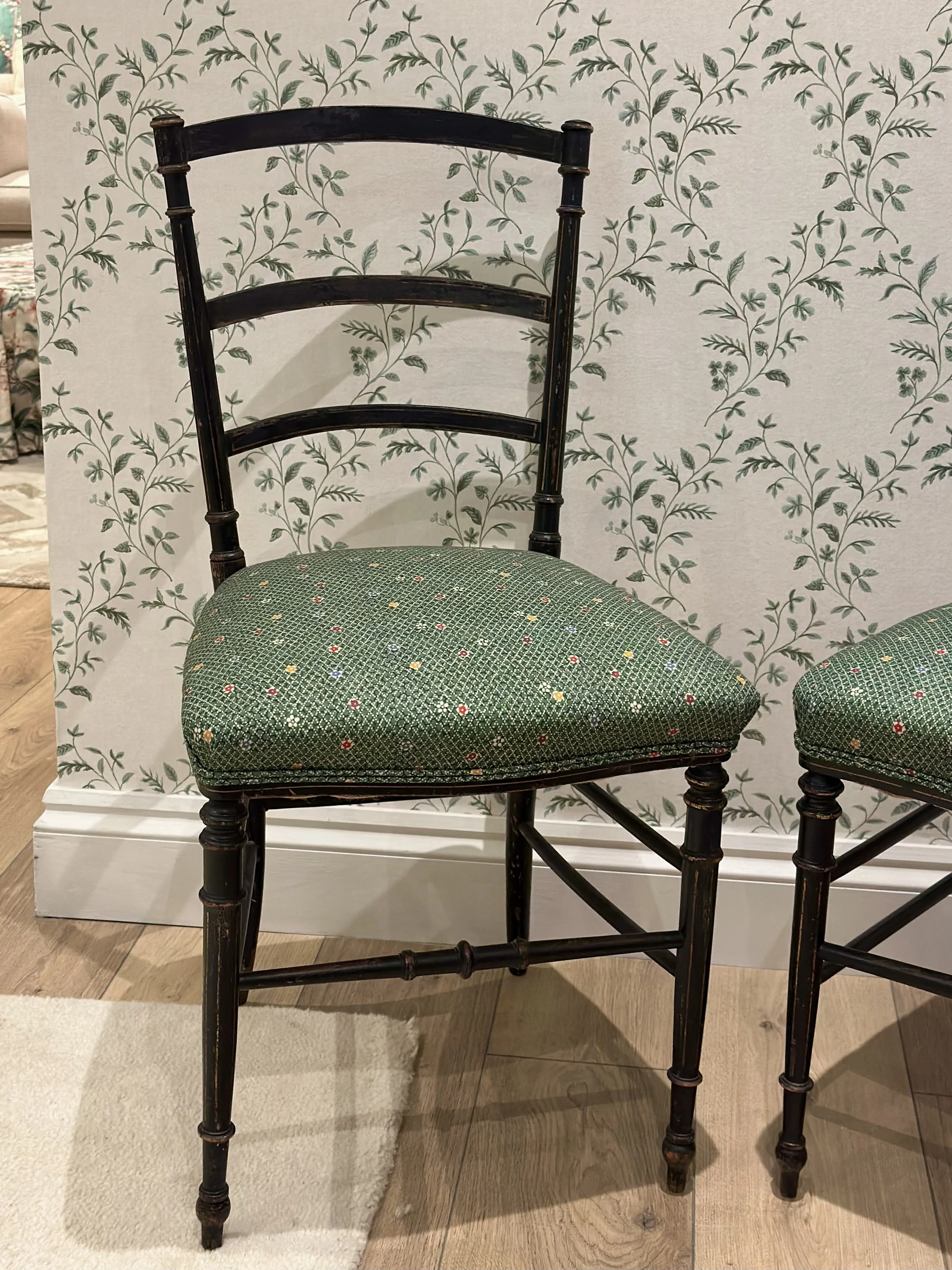 Pair of Chairs 06.jpg