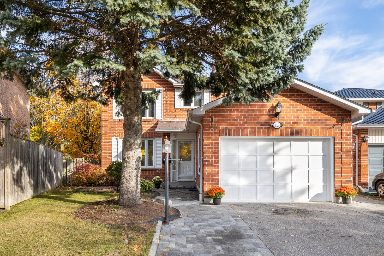 13 Flowers Cres_MLS (03 of 36).jpg