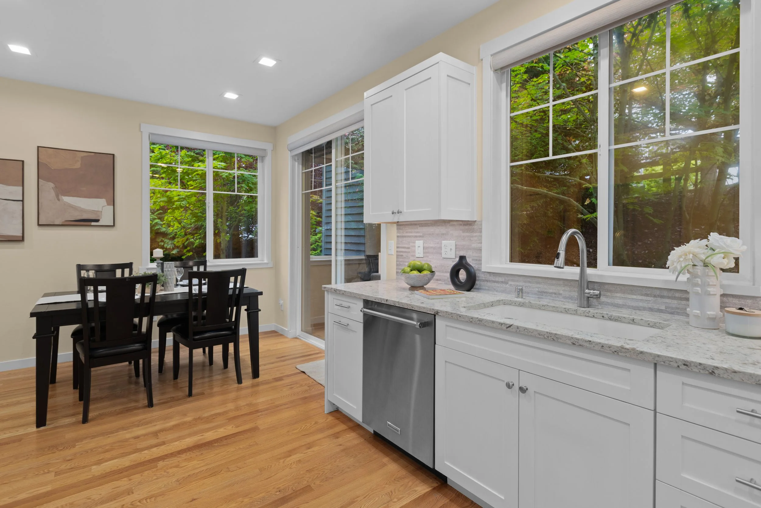 19 - Kitchen & Dining.jpg