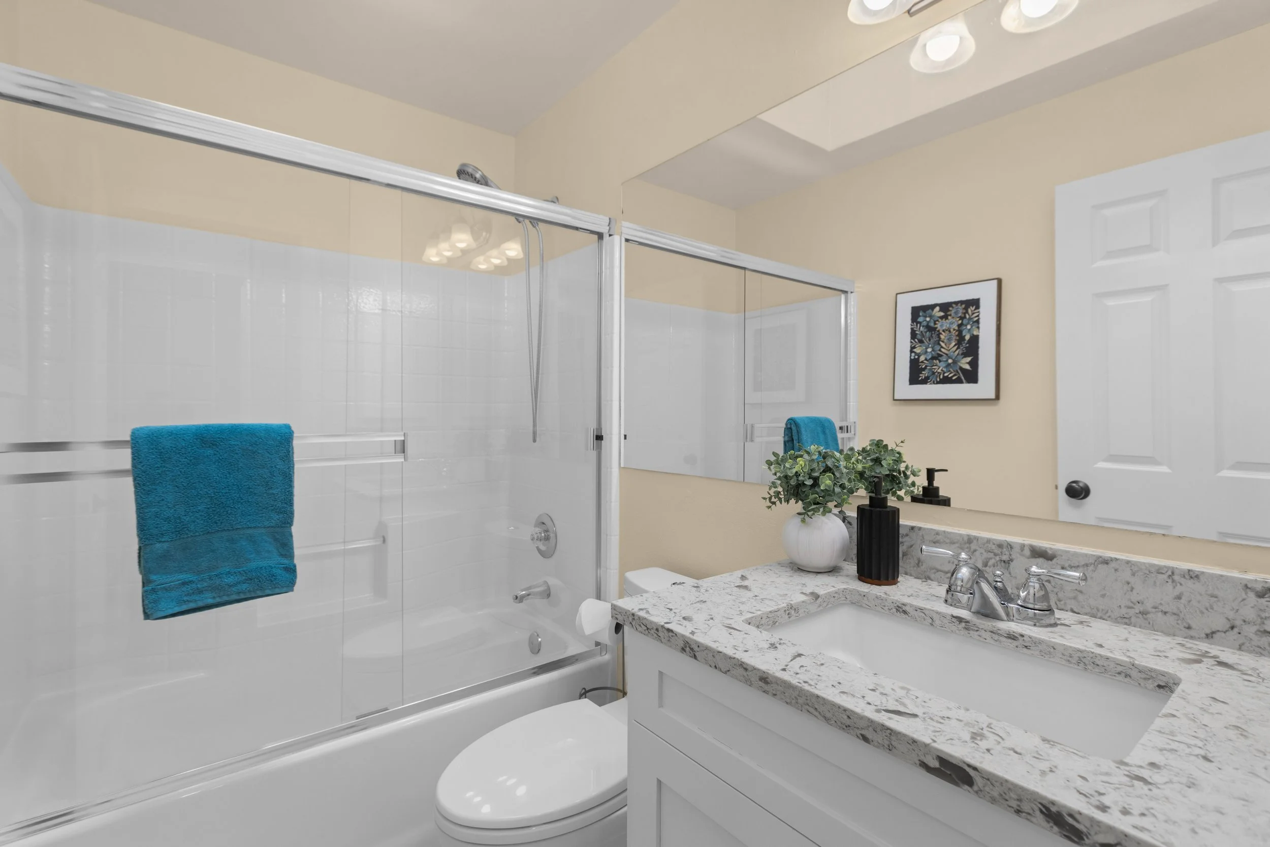 29 - Full Bath.jpg
