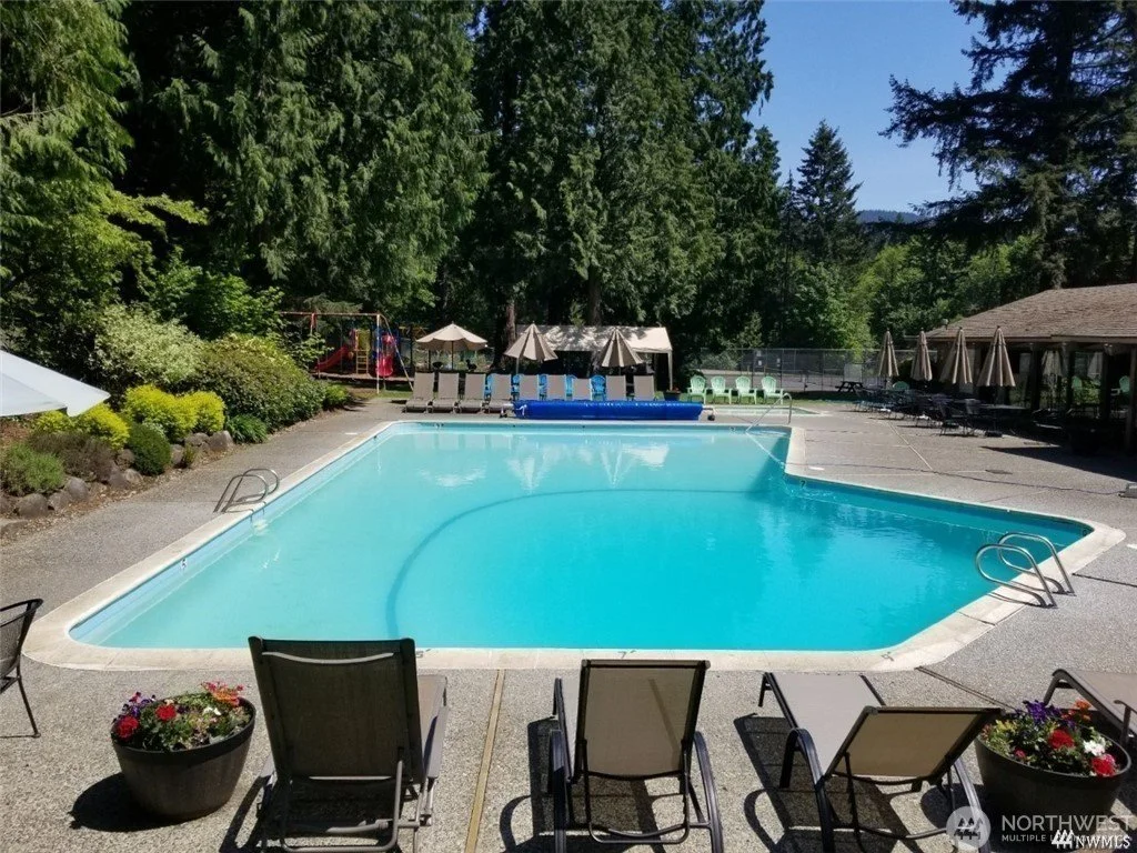 Pool.jpg