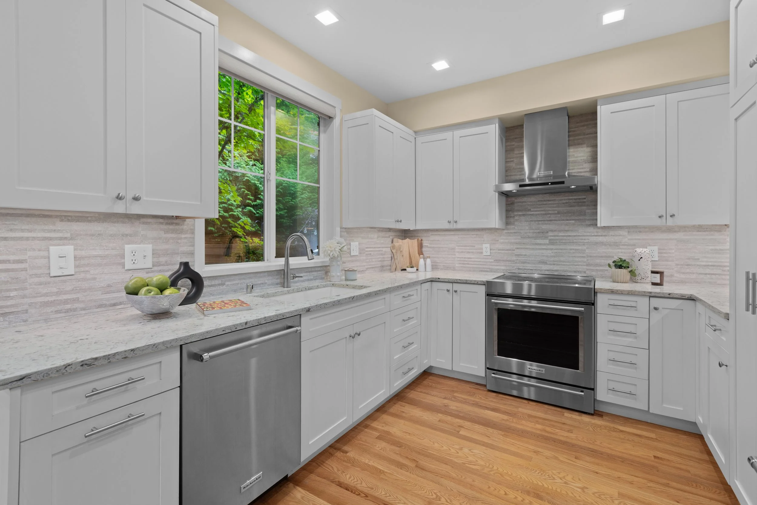 17 - Kitchen .jpg