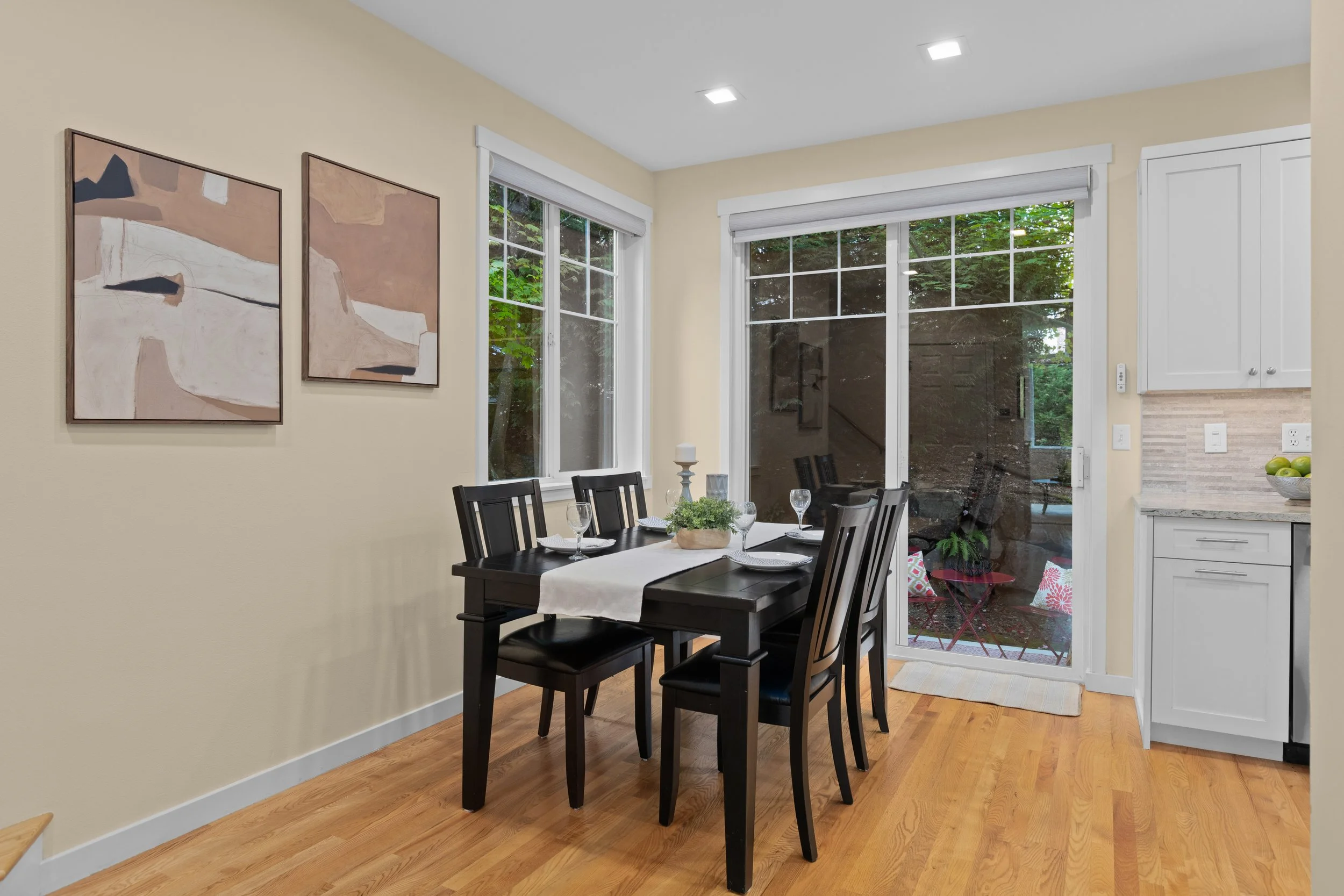 14 - Dining.jpg