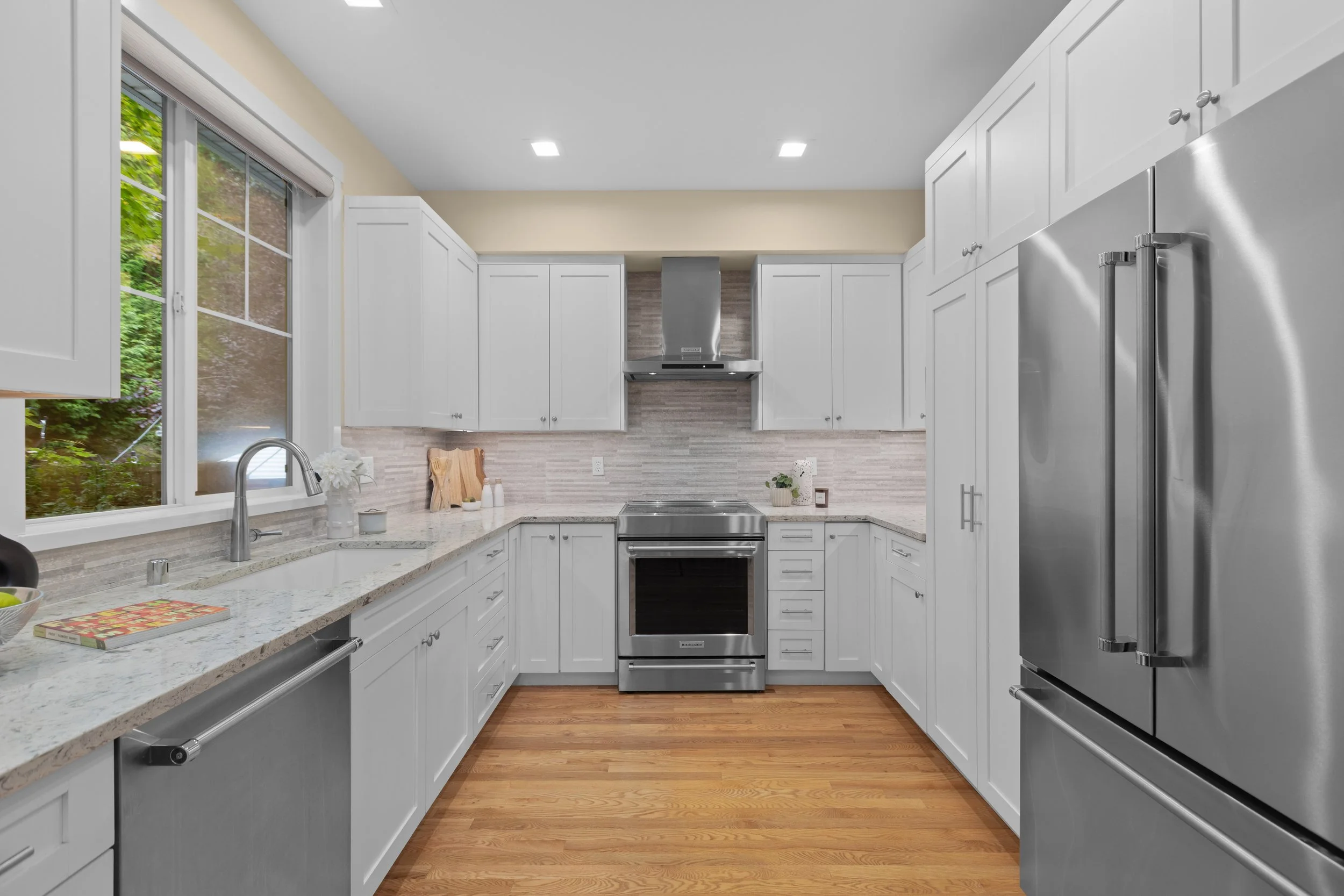 18 - Kitchen 2.jpg